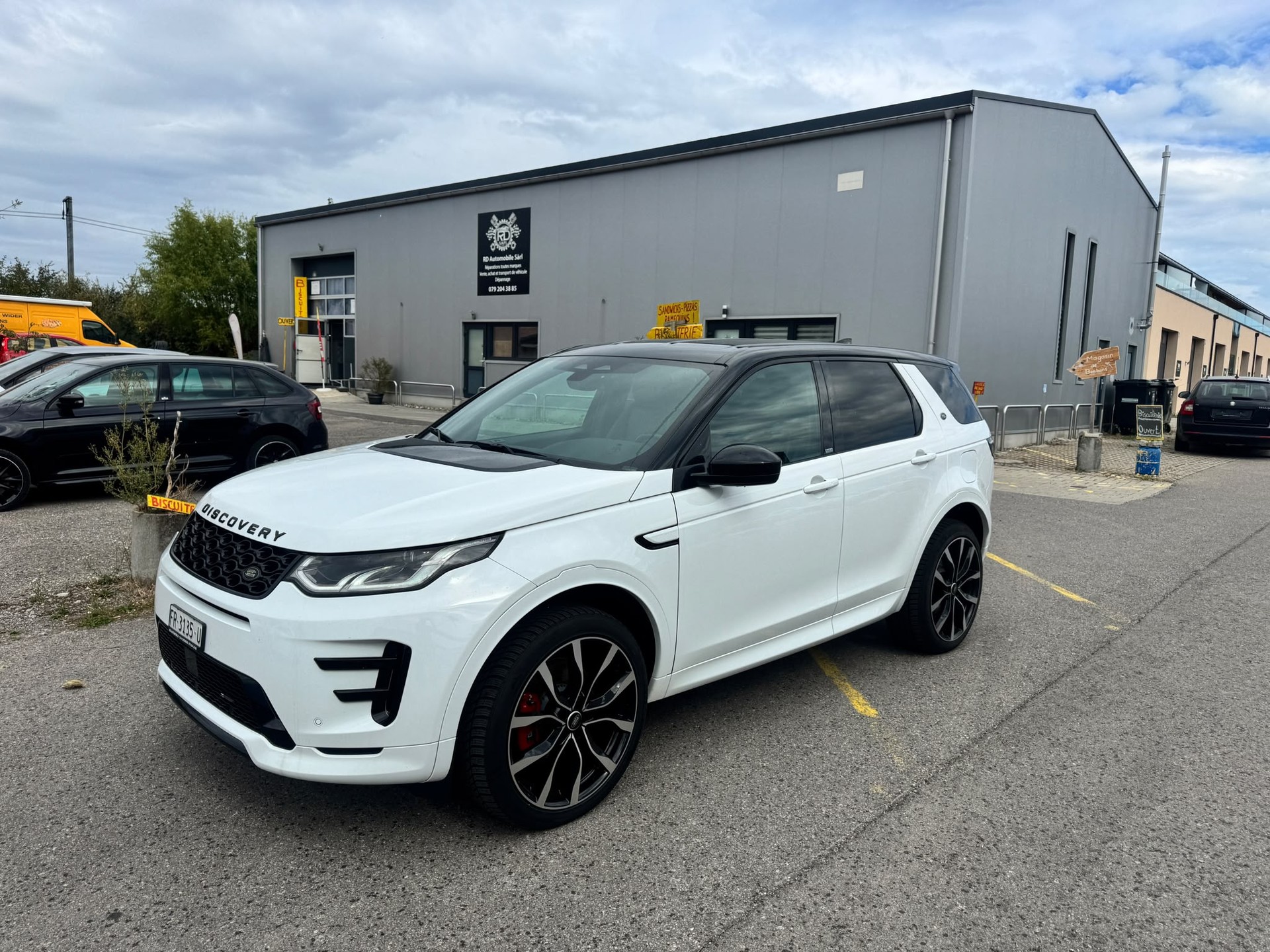 LAND ROVER Discovery Sport R Dyn P300e 1.5 PHEV HSE AT8-image-1
