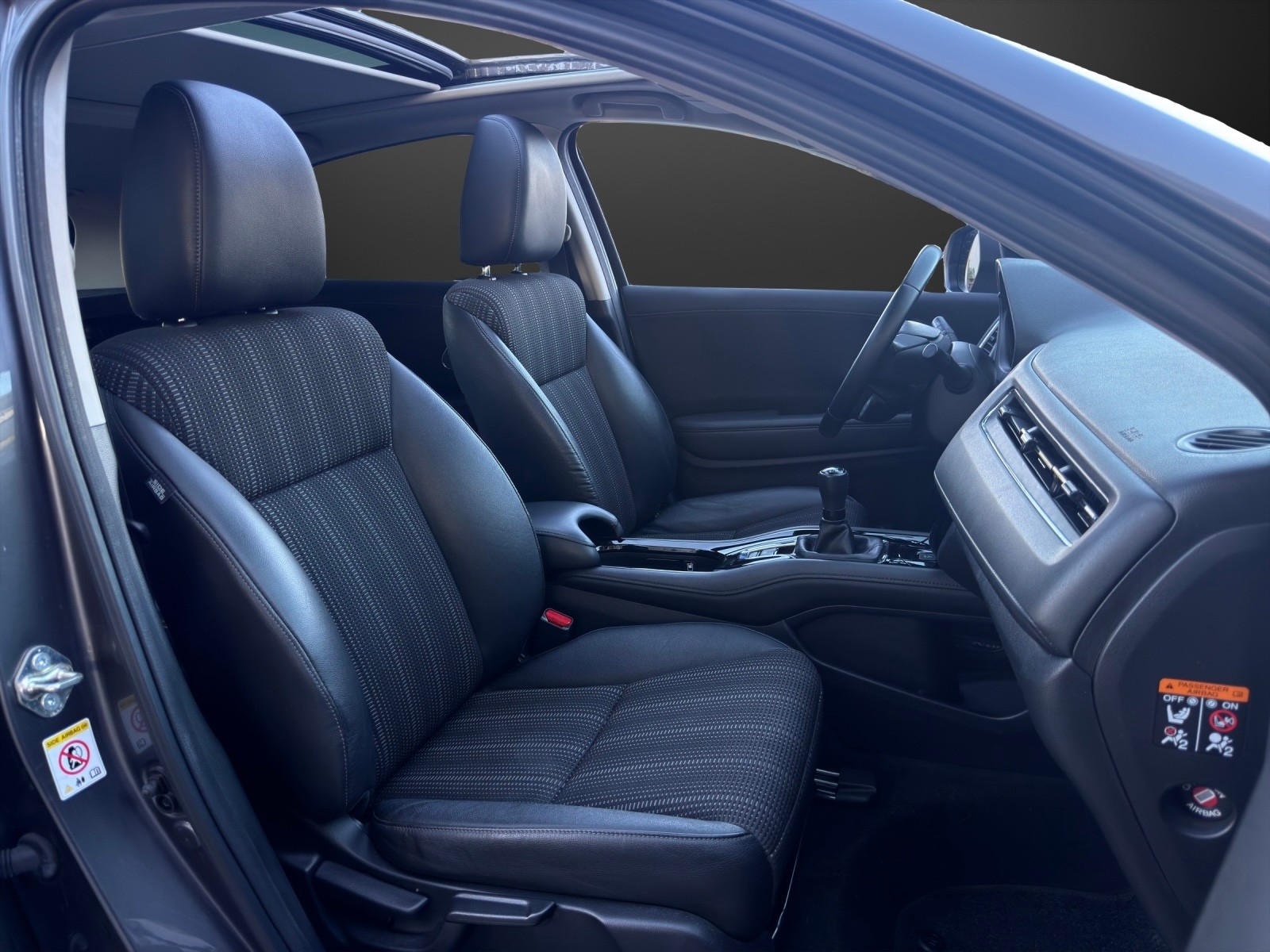 HONDA HR-V 1.6i-DTEC Executive-image-8