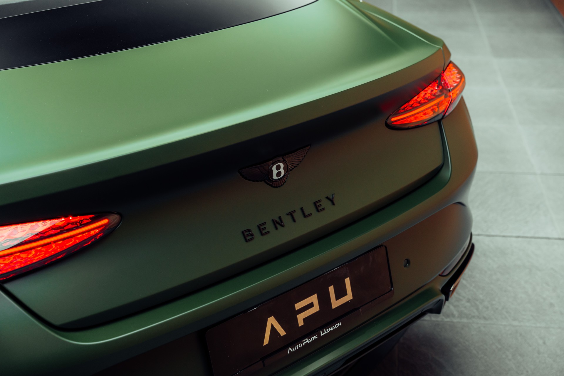 BENTLEY Continental GT 4.0 V8 PHEV Speed British Racing Green Satin-image-26