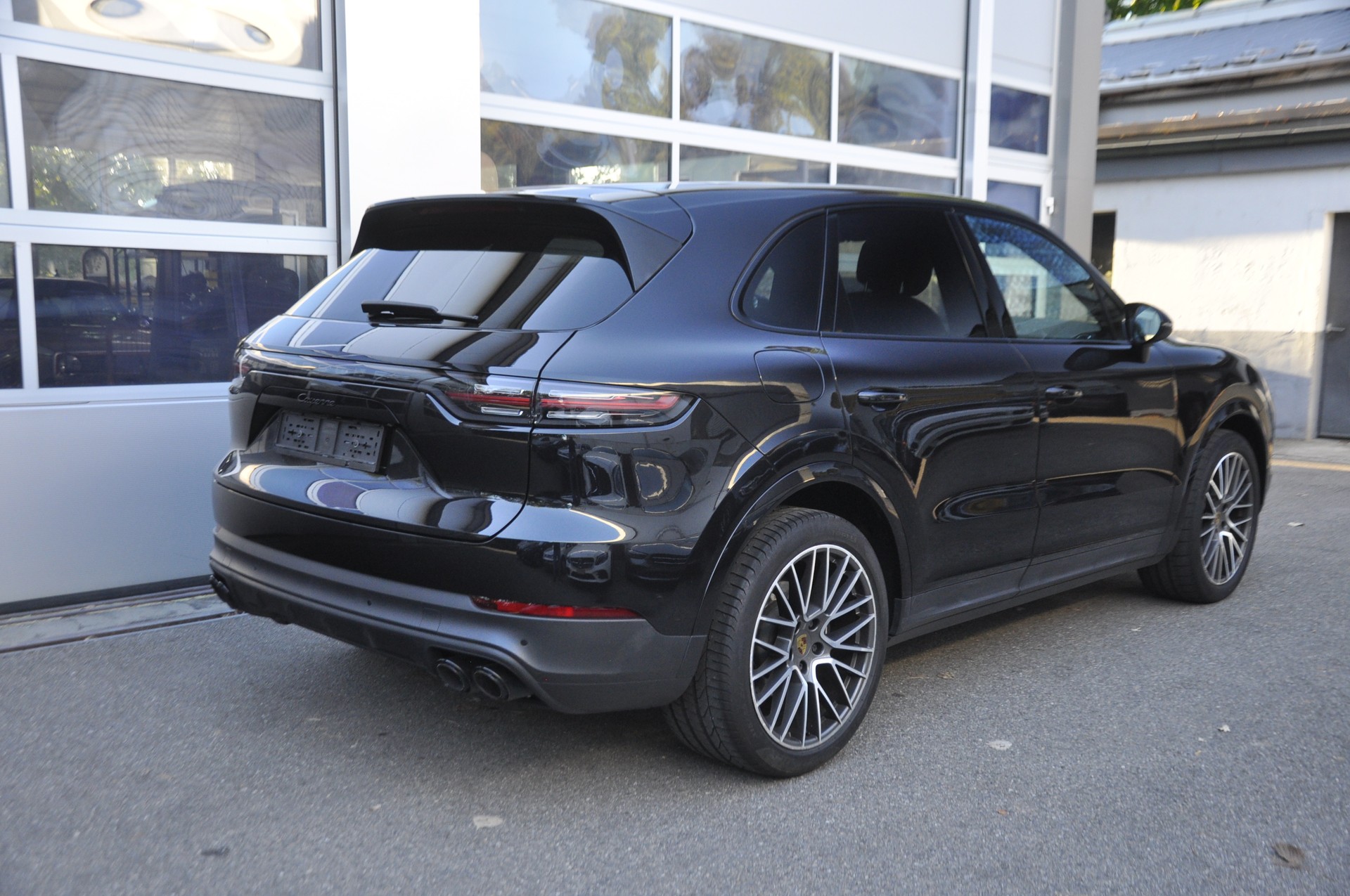 PORSCHE Cayenne-image-2