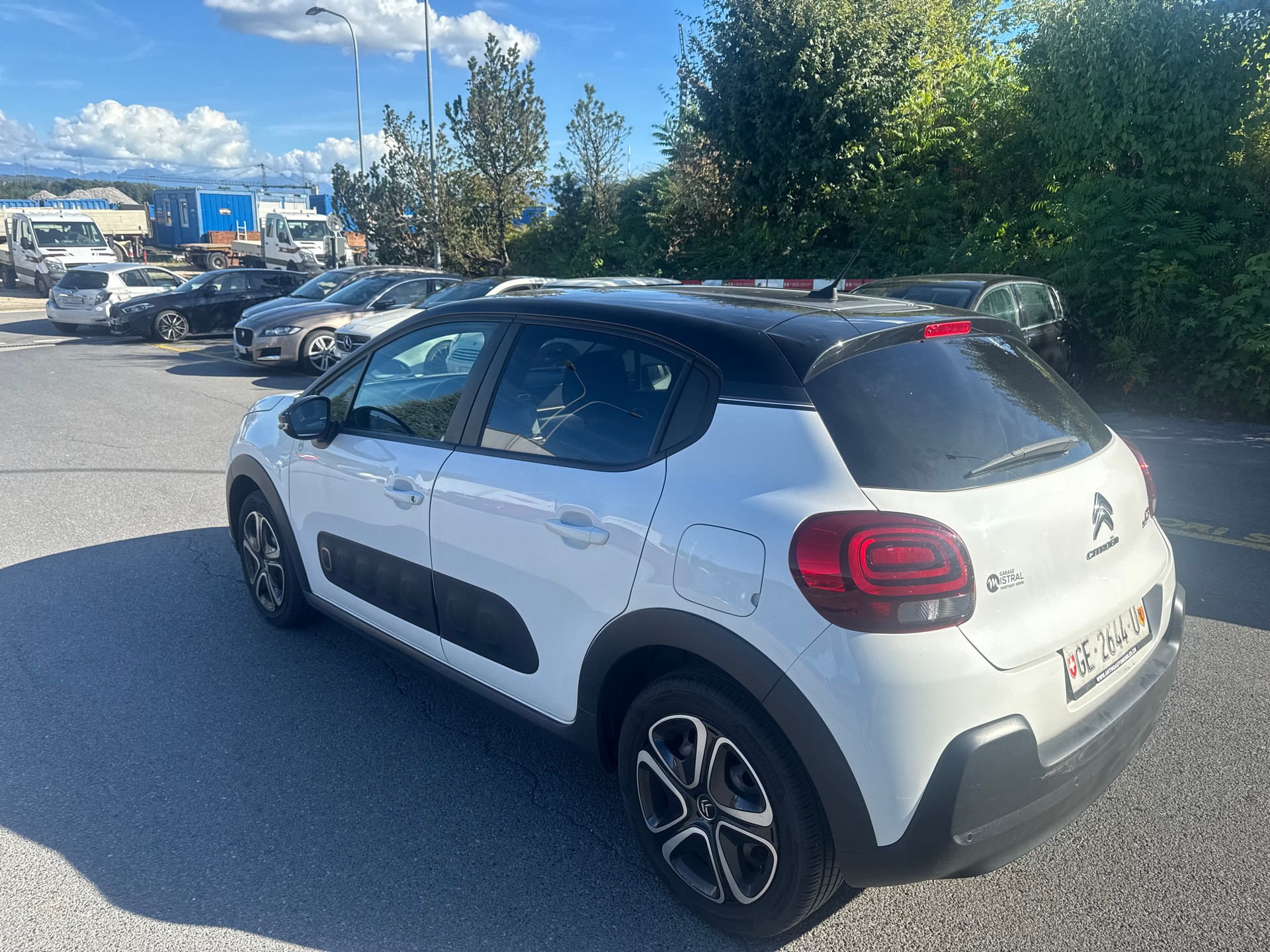CITROEN C3 1.2i PureTech Shine-image-3