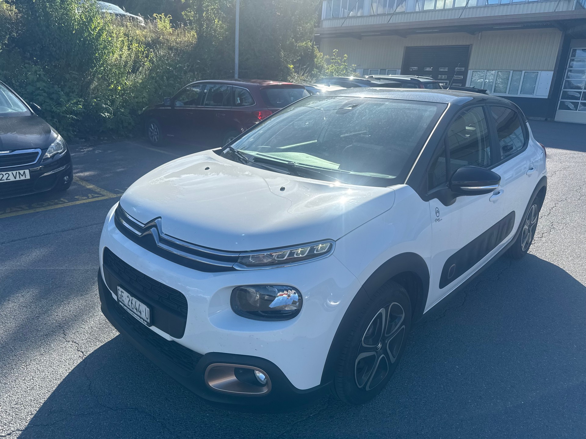 CITROEN C3 1.2i PureTech Shine-image-1