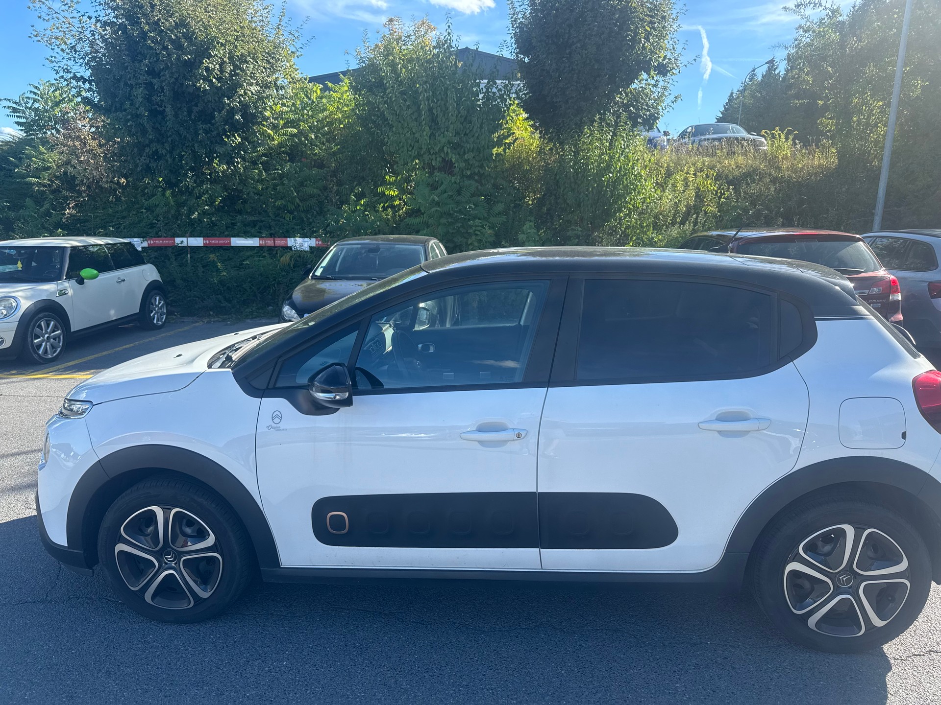 CITROEN C3 1.2i PureTech Shine-image-2