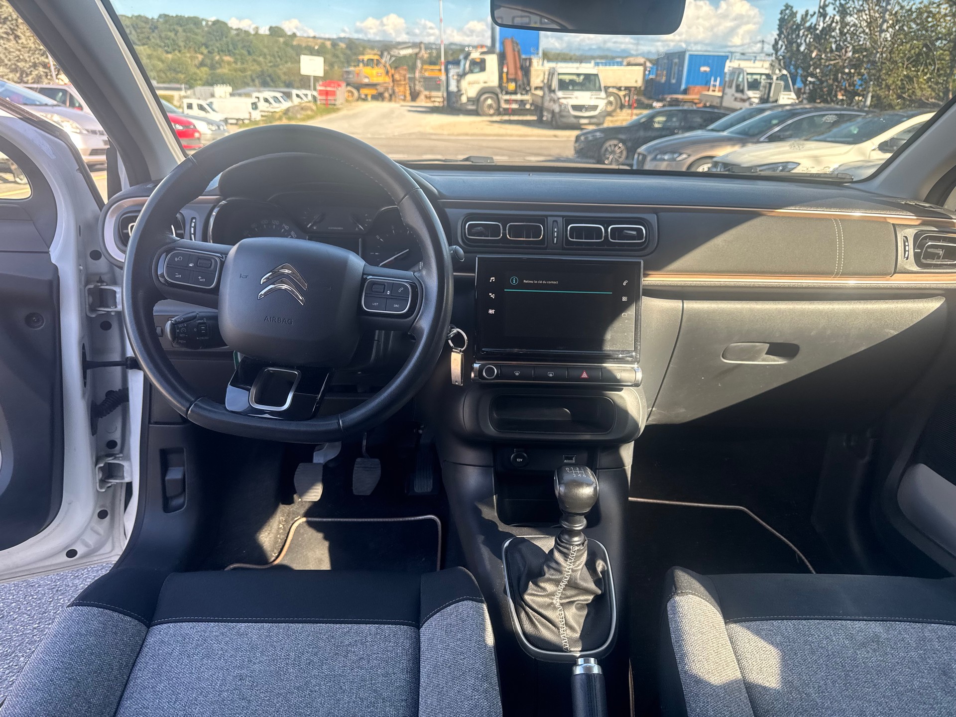 CITROEN C3 1.2i PureTech Shine-image-9