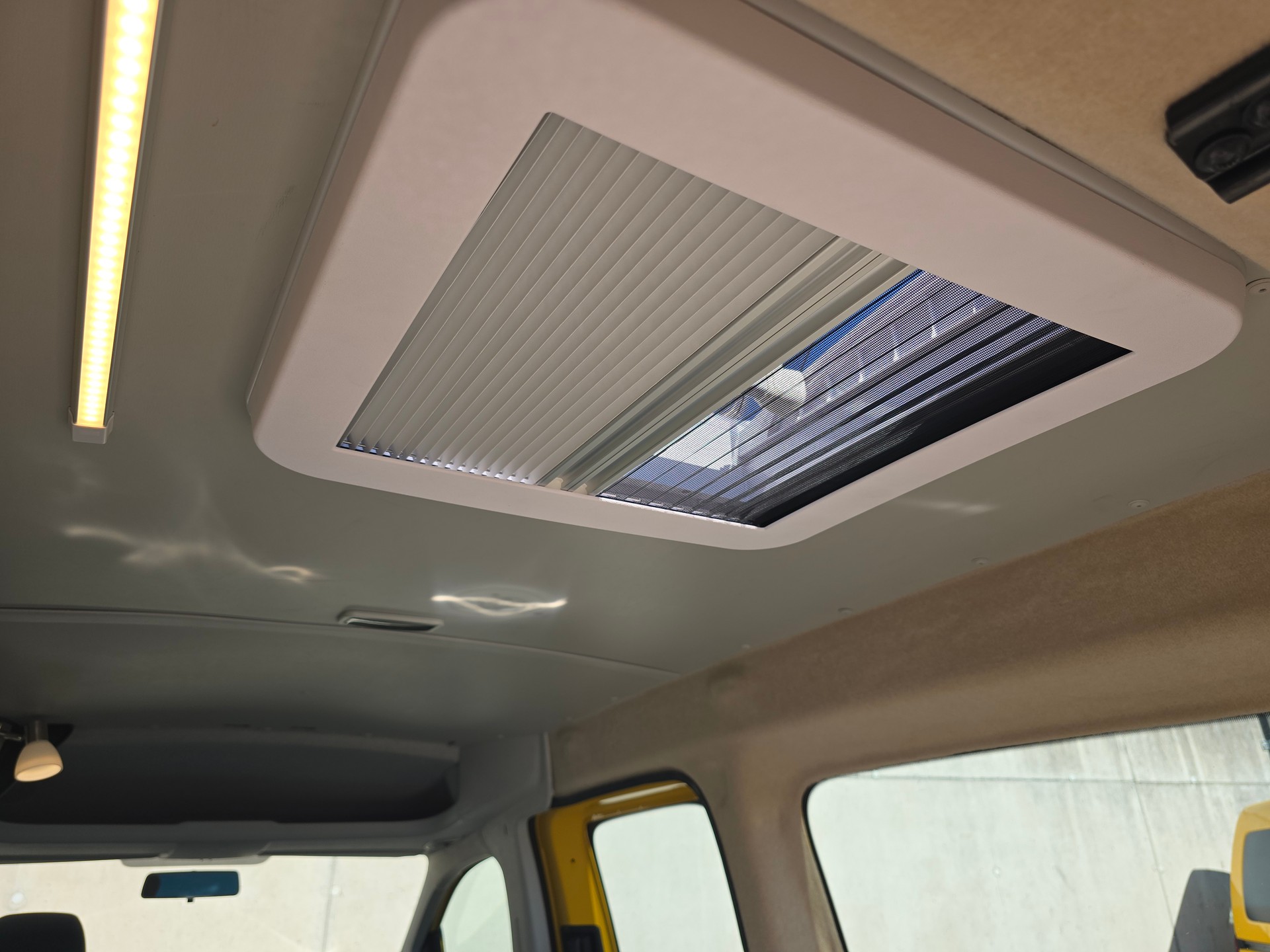 VW GEOVAN L - 102 PS - Benzin - Klima - PDC - DAB+ - 2 x Schiebetür - grosses Fensterpaket-image-15