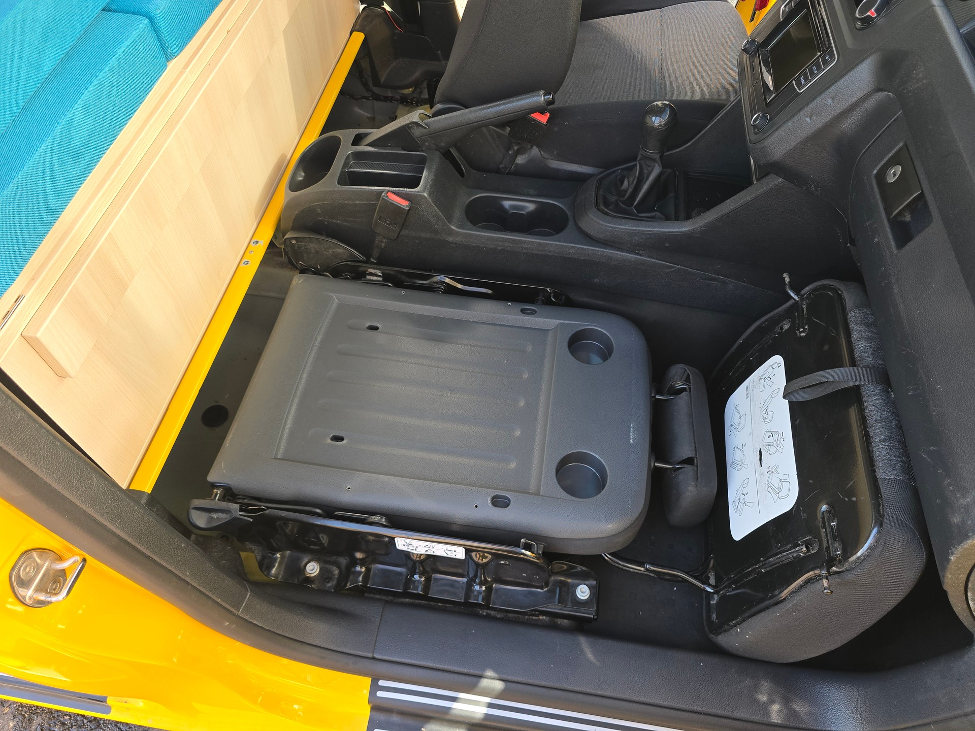 VW GEOVAN L - 102 PS - Benzin - Klima - PDC - DAB+ - 2 x Schiebetür - grosses Fensterpaket-image-6