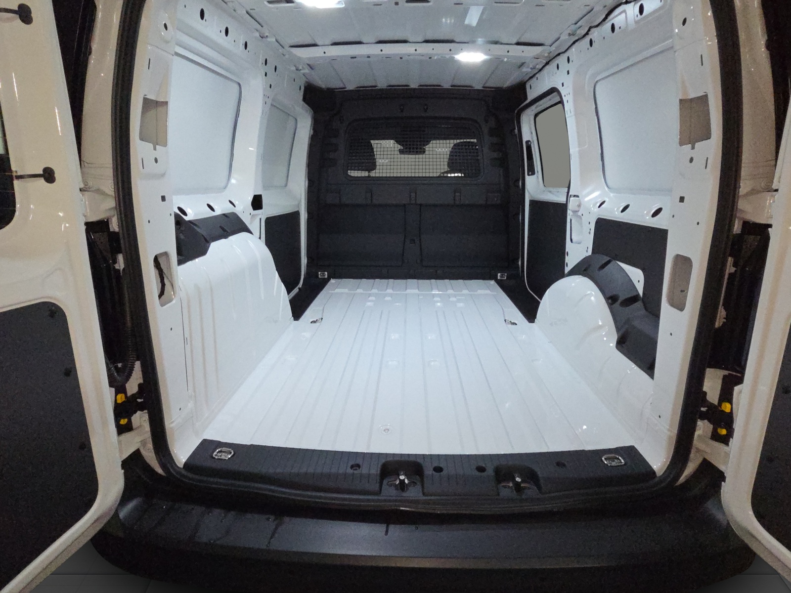 VW Caddy Cargo 2.0TDI Maxi 4Motion-image-7