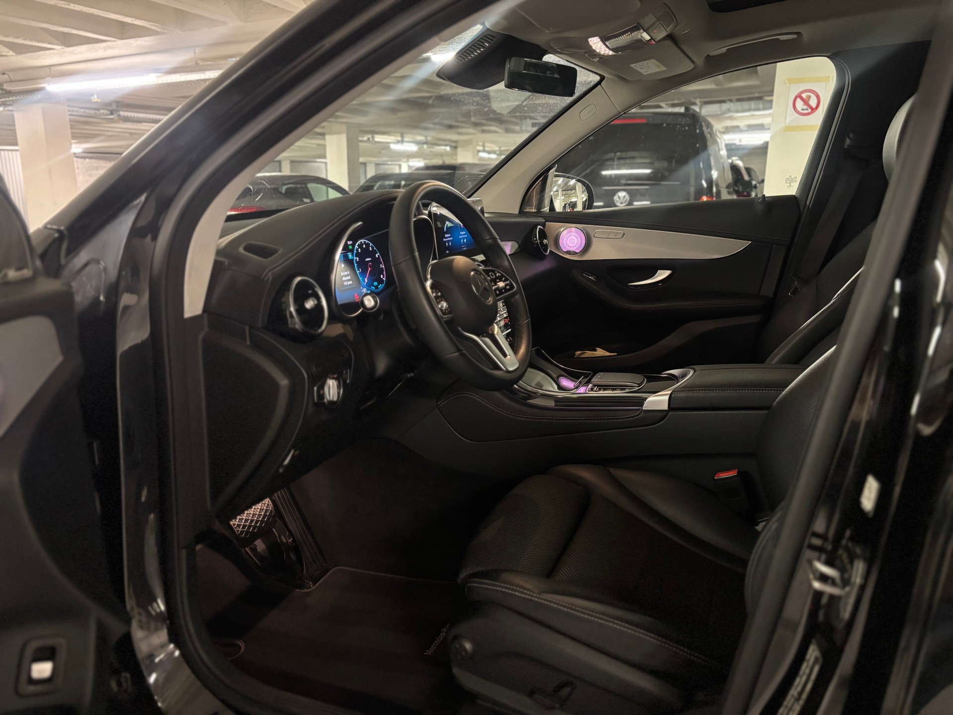 MERCEDES-BENZ GLC 200 AMG Line 4m-image-2