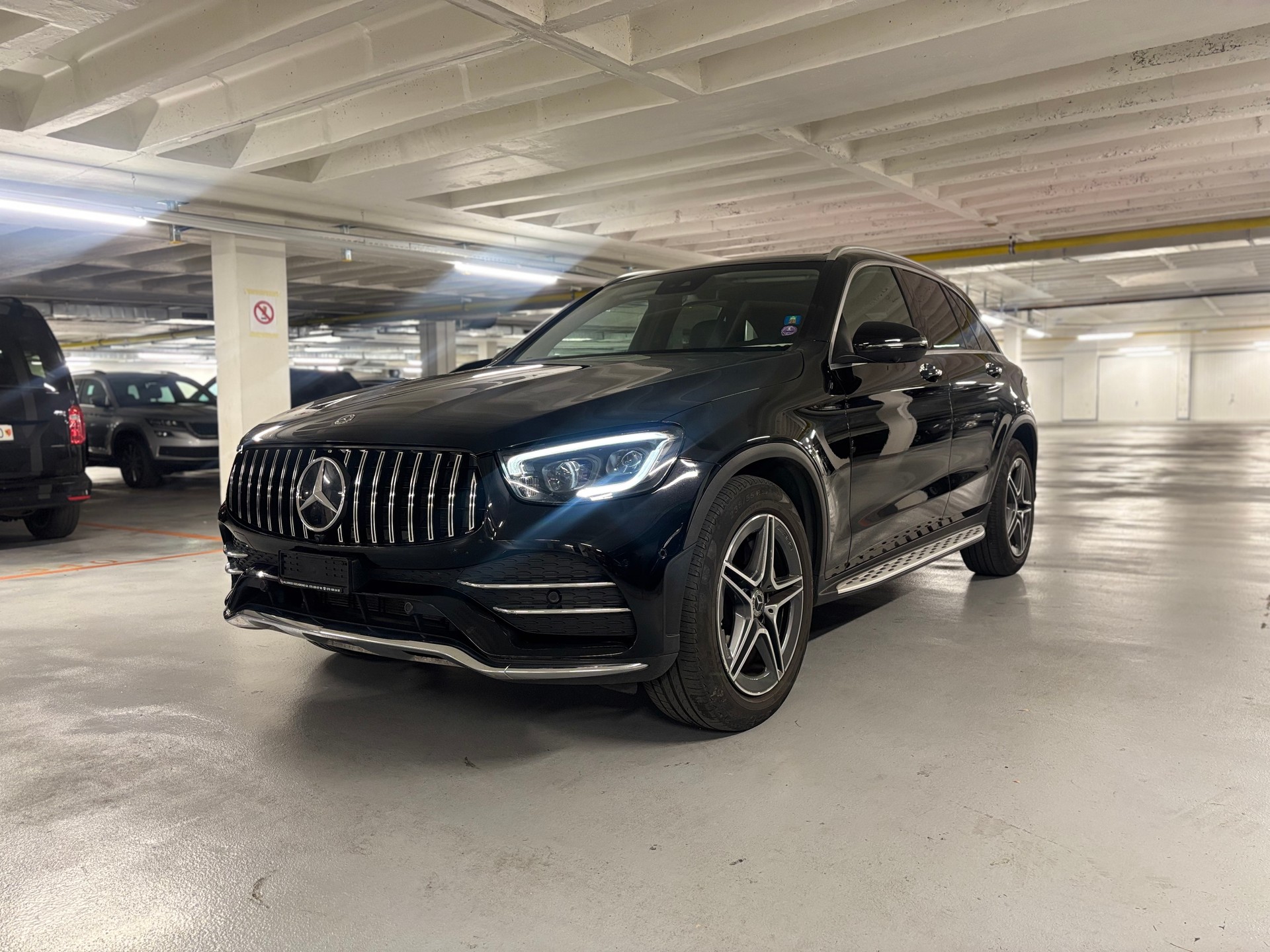 MERCEDES-BENZ GLC 200 AMG Line 4m-image-0