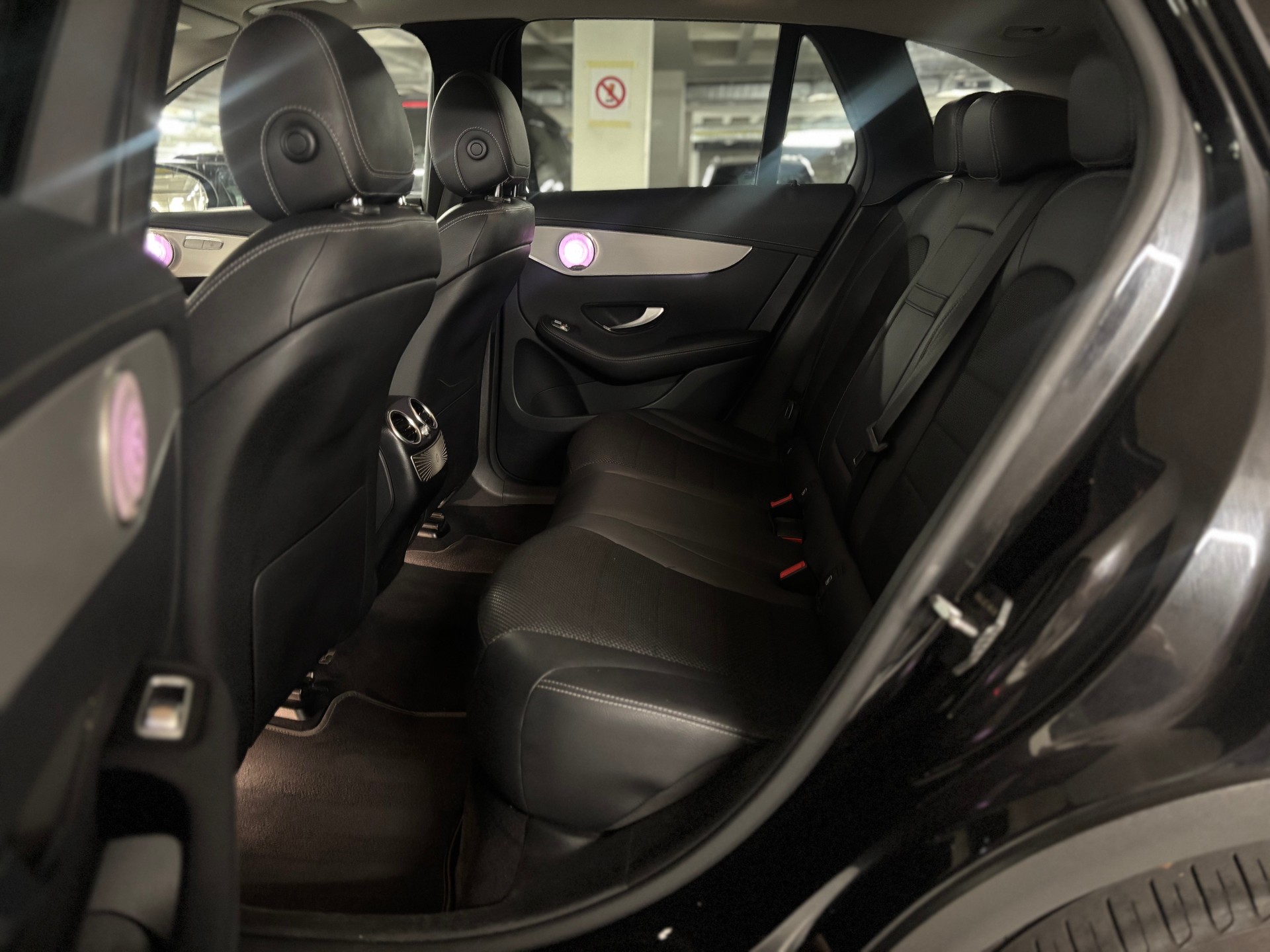 MERCEDES-BENZ GLC 200 AMG Line 4m-image-3