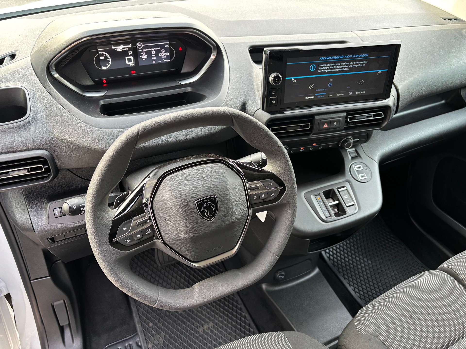 PEUGEOT Partner 1.5 HDi Standard 650 AT-image-10
