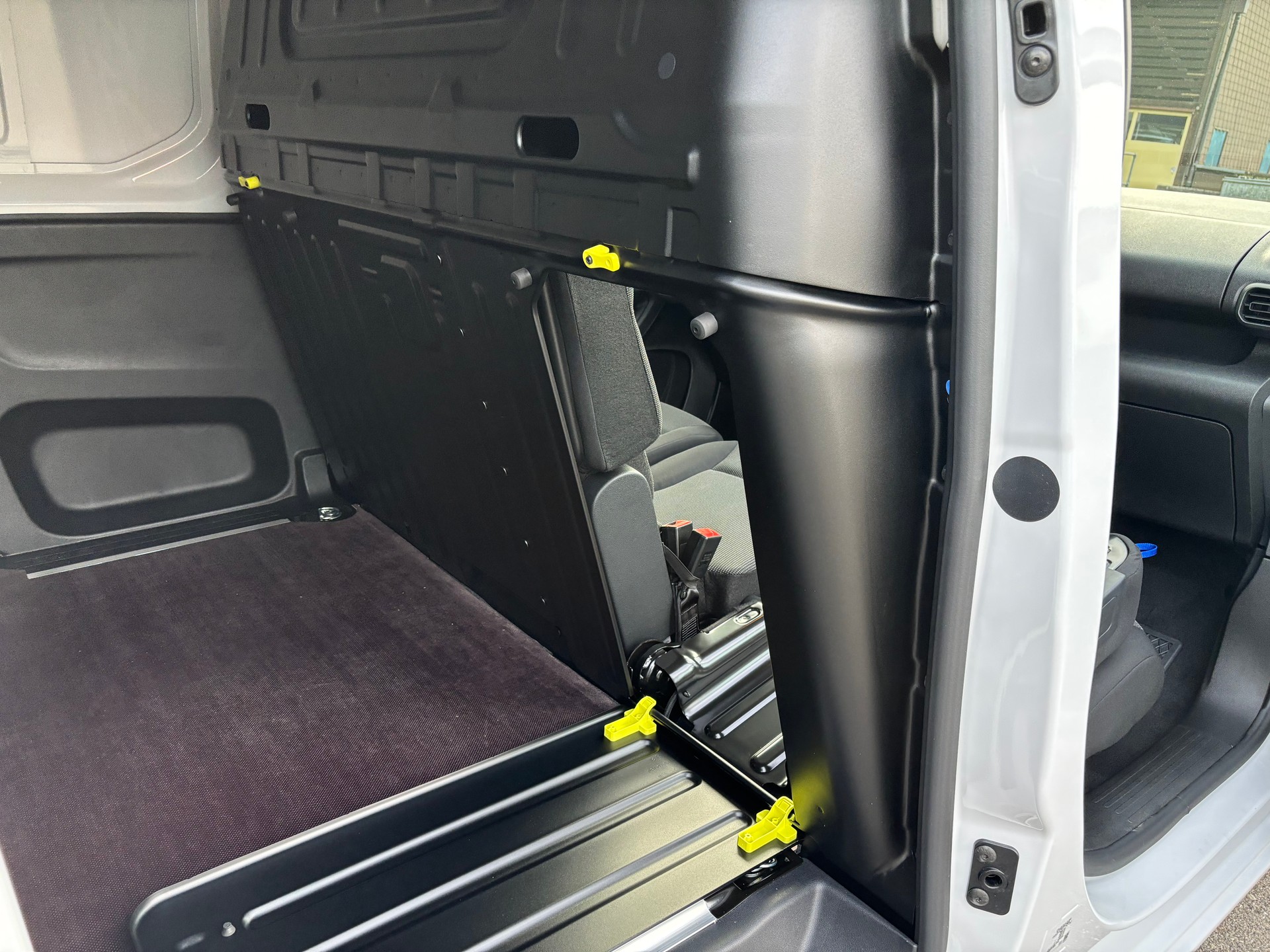 PEUGEOT Partner 1.5 HDi Standard 650 AT-image-6
