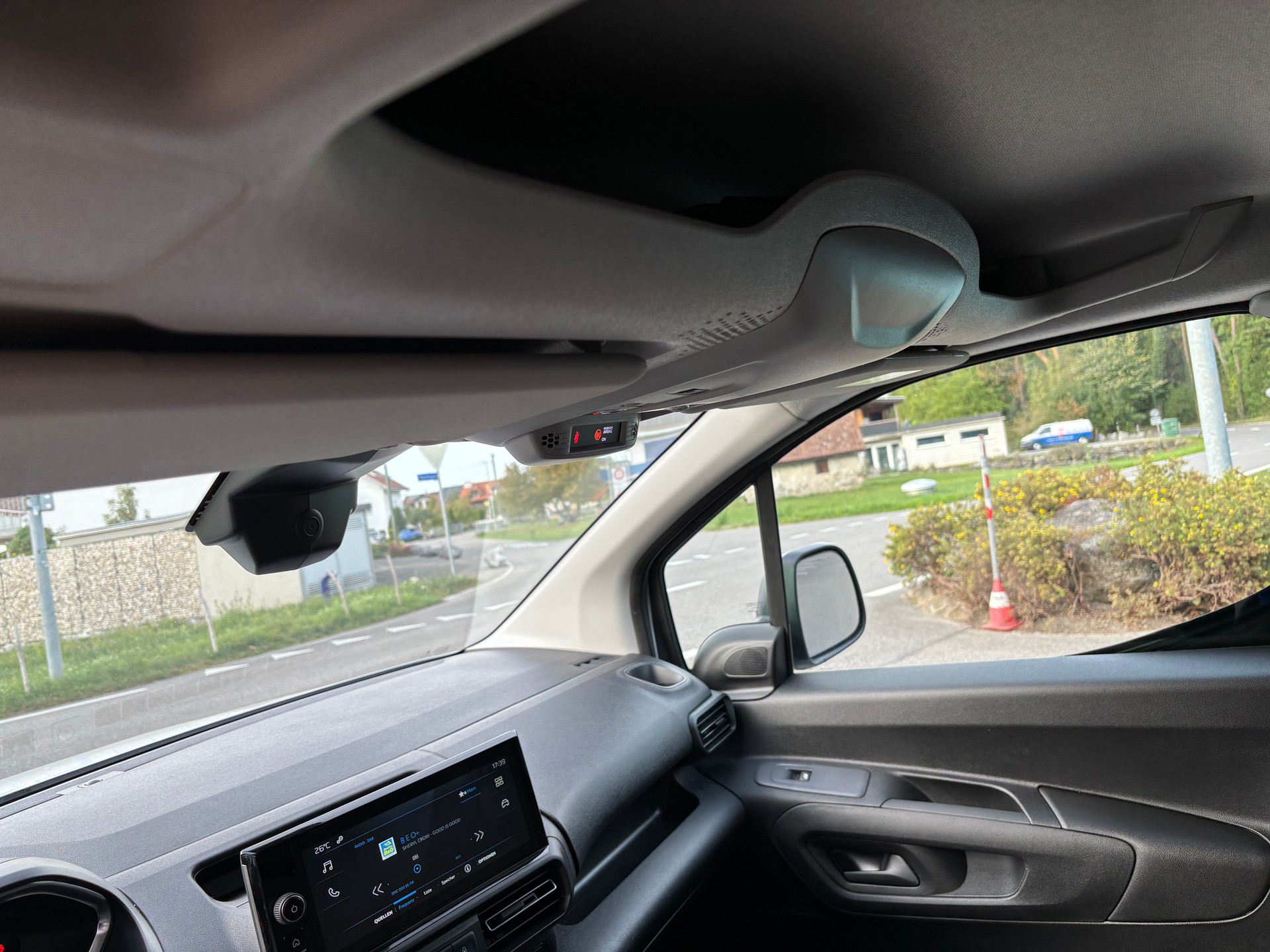 PEUGEOT Partner 1.5 HDi Standard 650 AT-image-11
