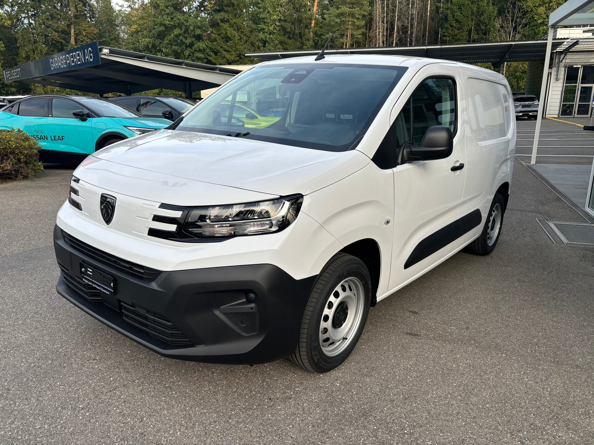 PEUGEOT Partner 1.5 HDi Standard 650 AT-image-1