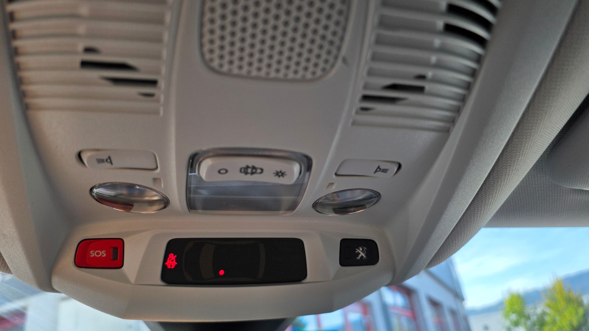 PEUGEOT 3008 1.5 BlueHDi Allure Automat-image-26