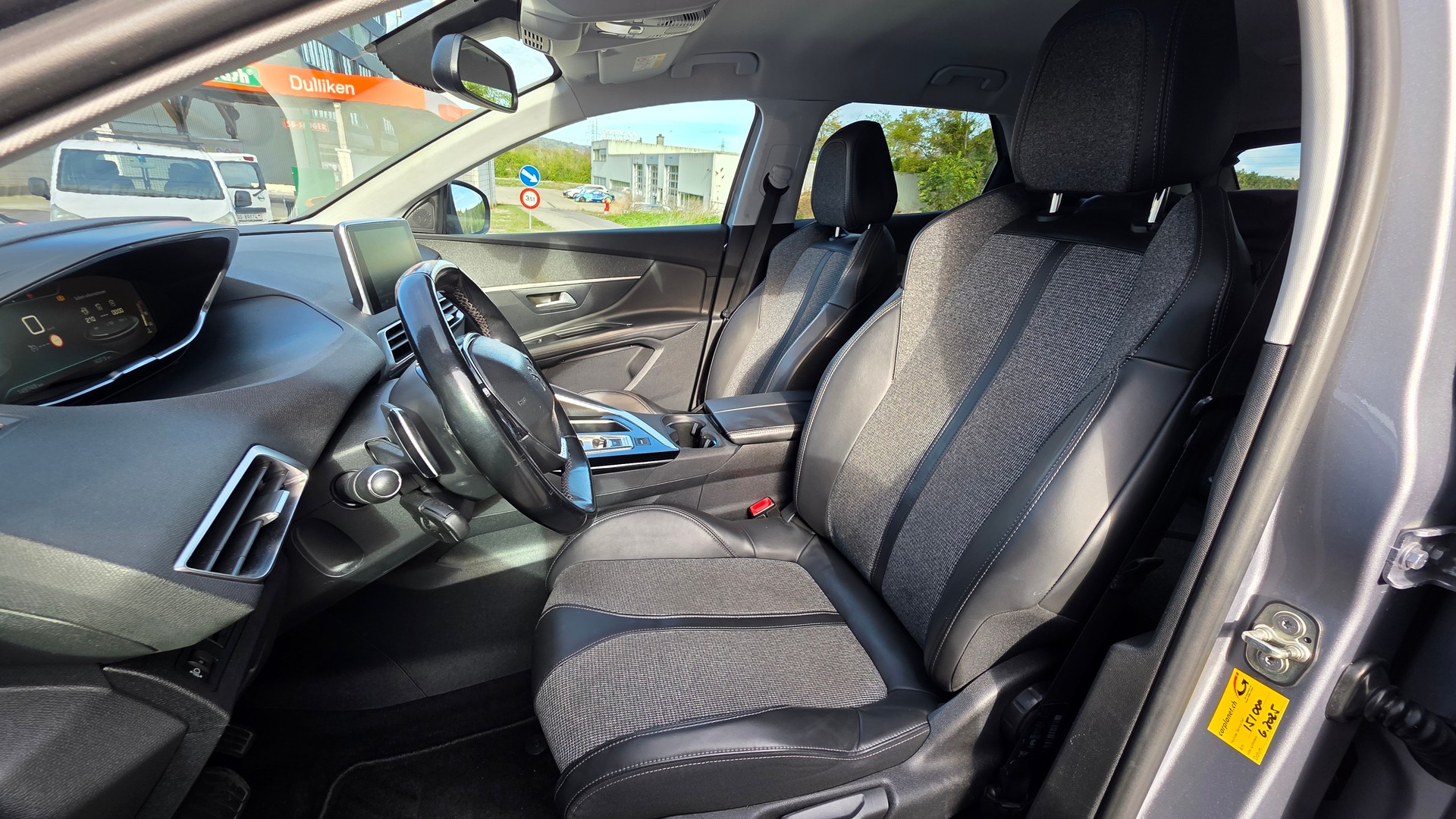 PEUGEOT 3008 1.5 BlueHDi Allure Automat-image-13