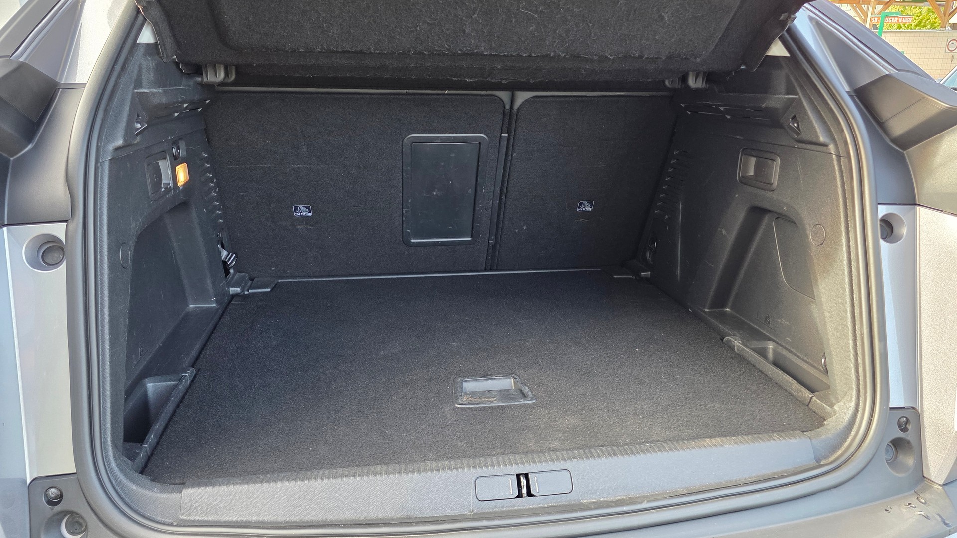 PEUGEOT 3008 1.5 BlueHDi Allure Automat-image-16