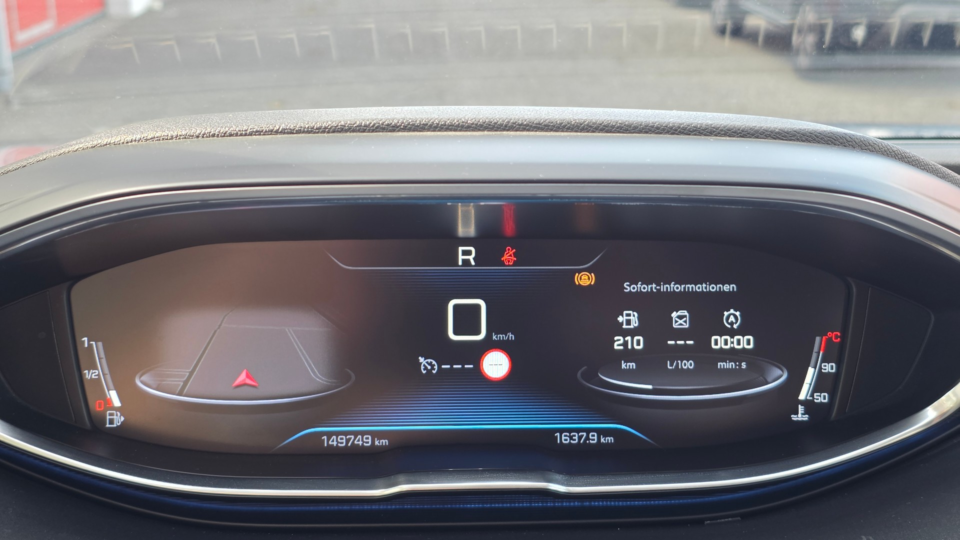 PEUGEOT 3008 1.5 BlueHDi Allure Automat-image-17