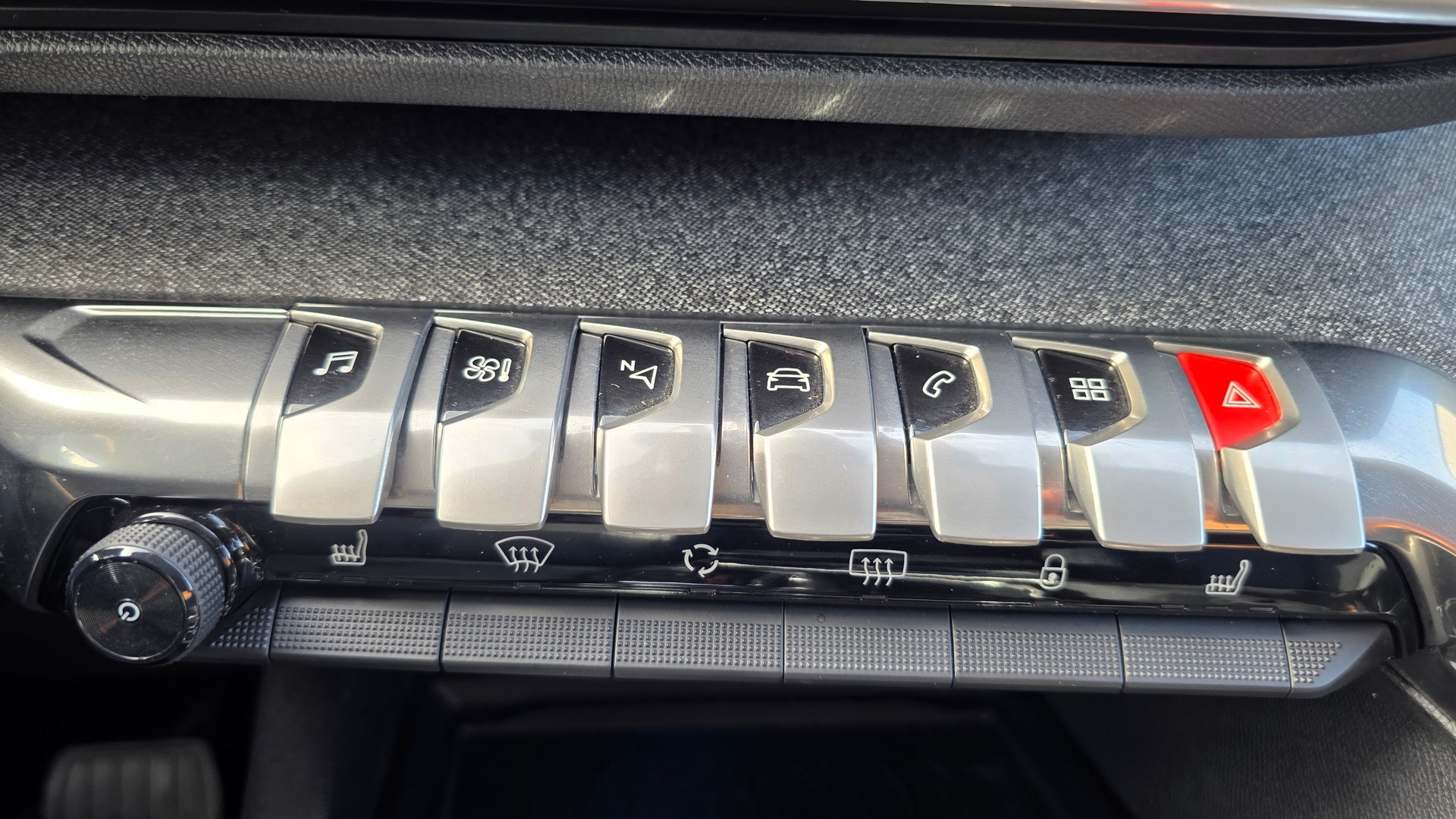 PEUGEOT 3008 1.5 BlueHDi Allure Automat-image-22