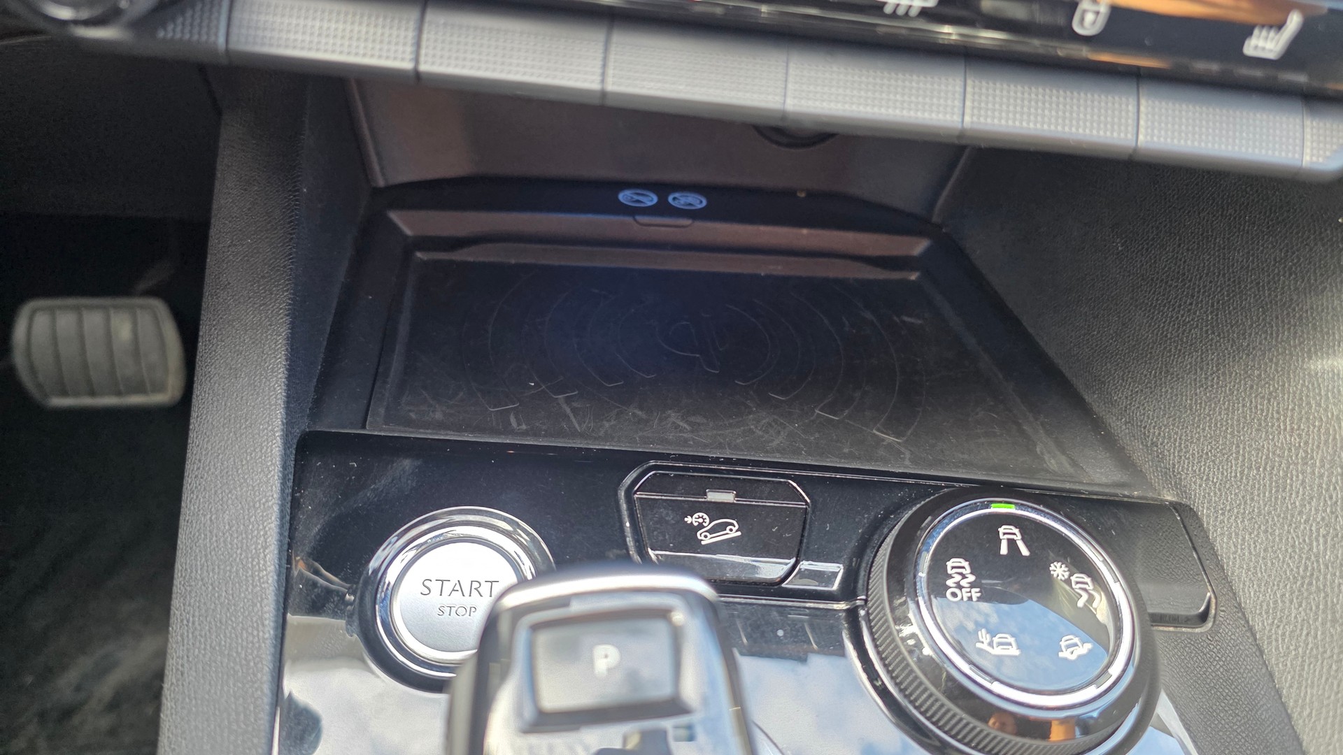 PEUGEOT 3008 1.5 BlueHDi Allure Automat-image-24