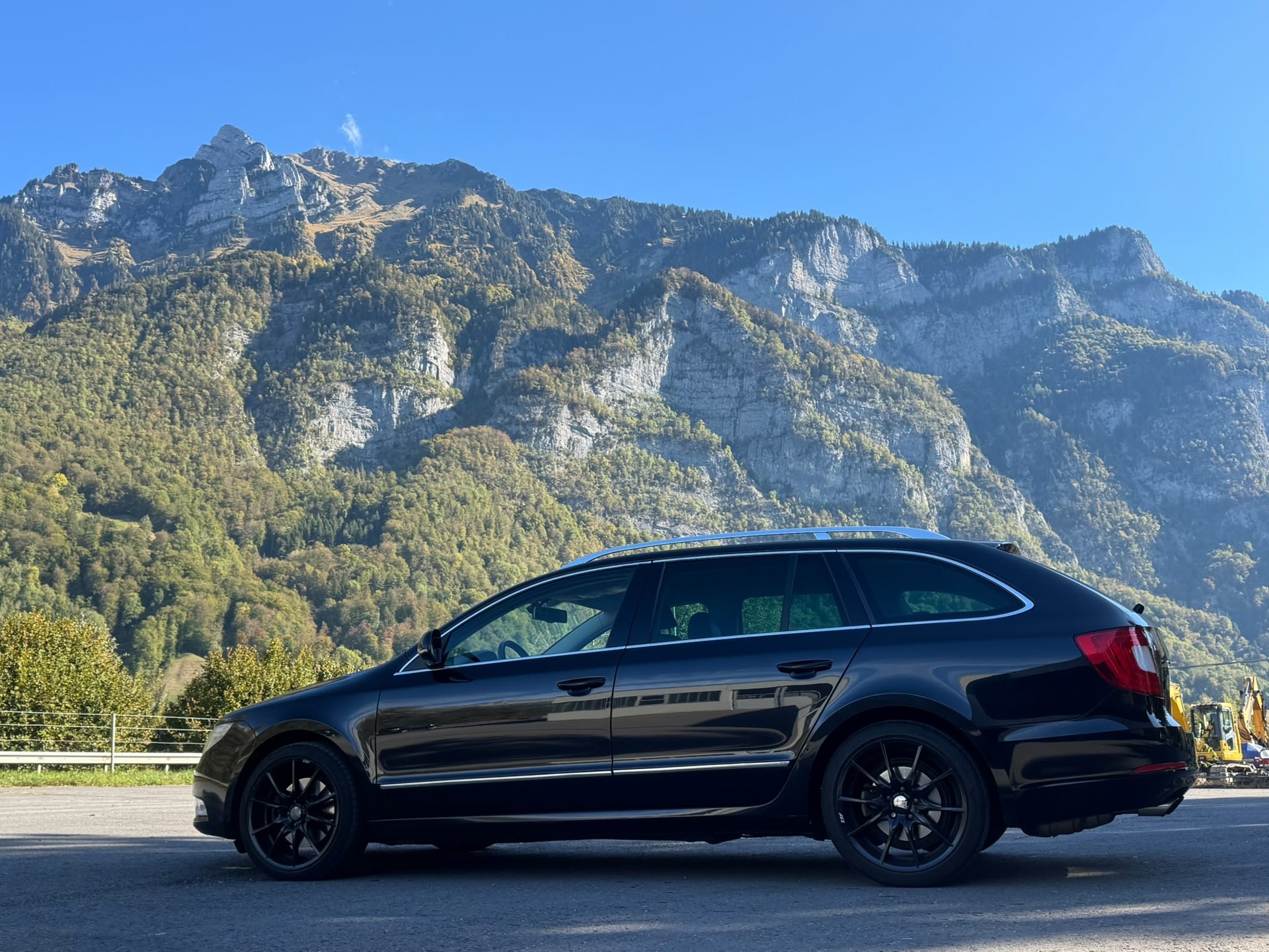SKODA Superb Combi 2.0 TDi Elegance DSG-image-9