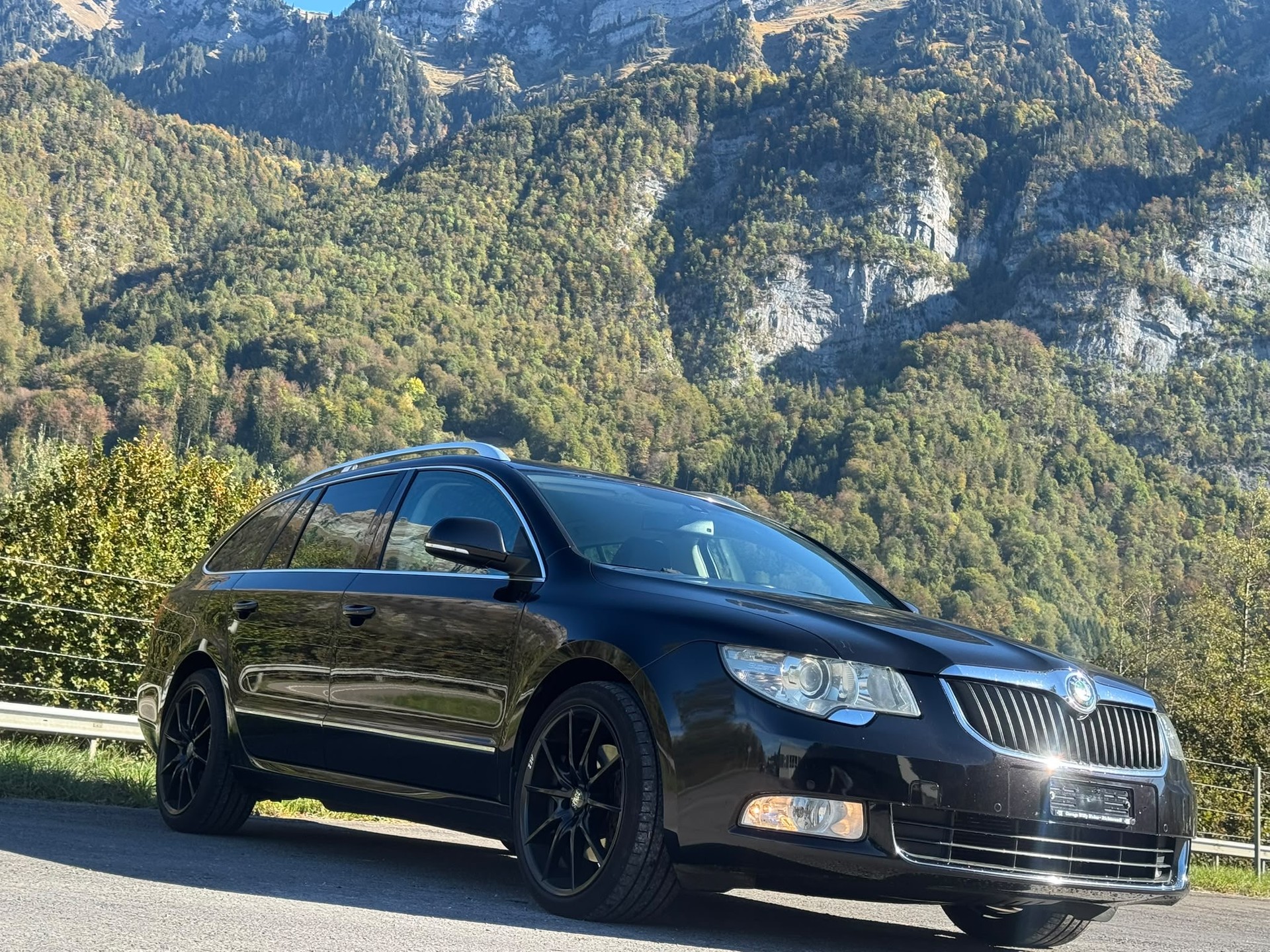 SKODA Superb Combi 2.0 TDi Elegance DSG-image-1