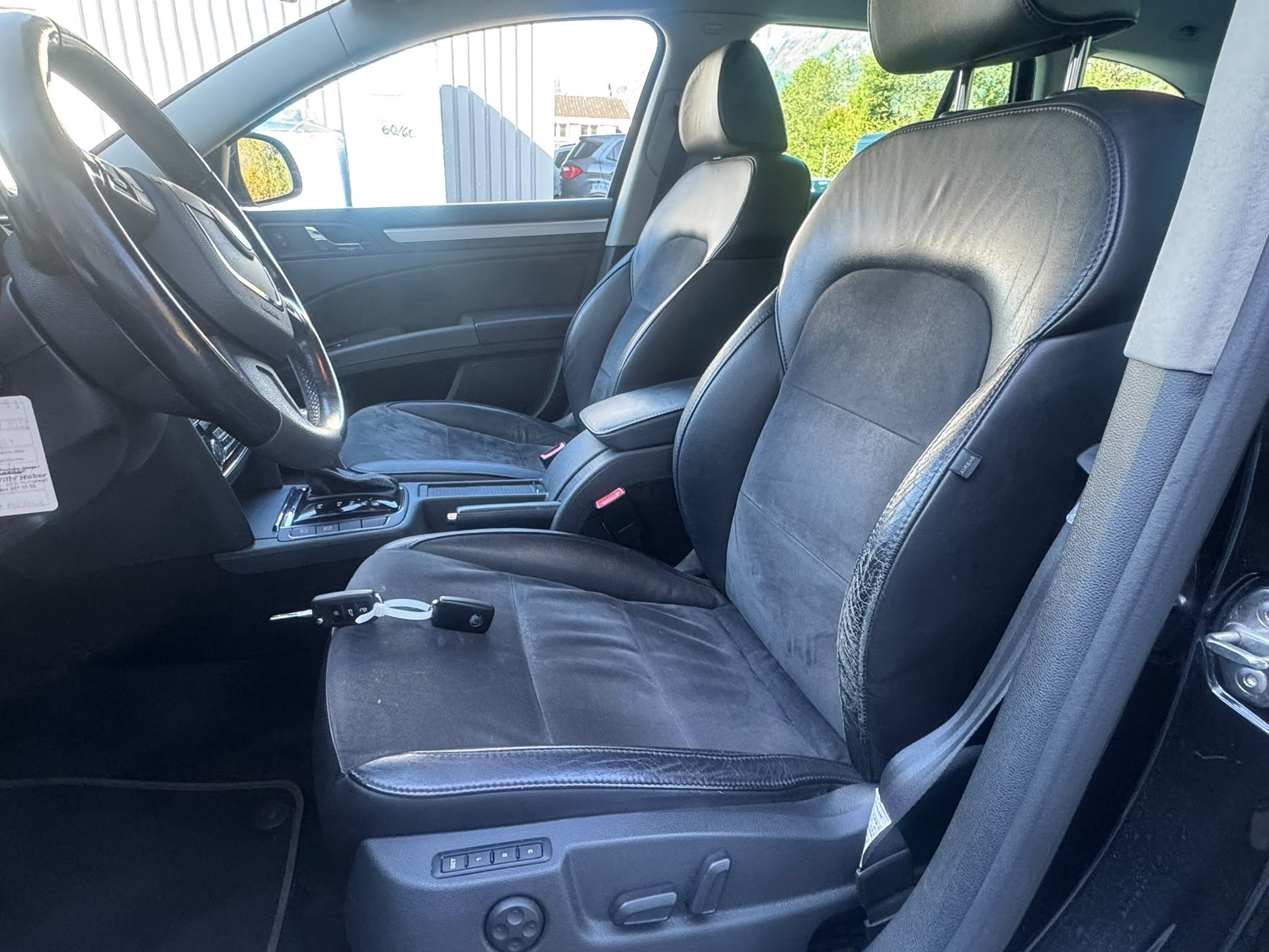 SKODA Superb Combi 2.0 TDi Elegance DSG-image-15