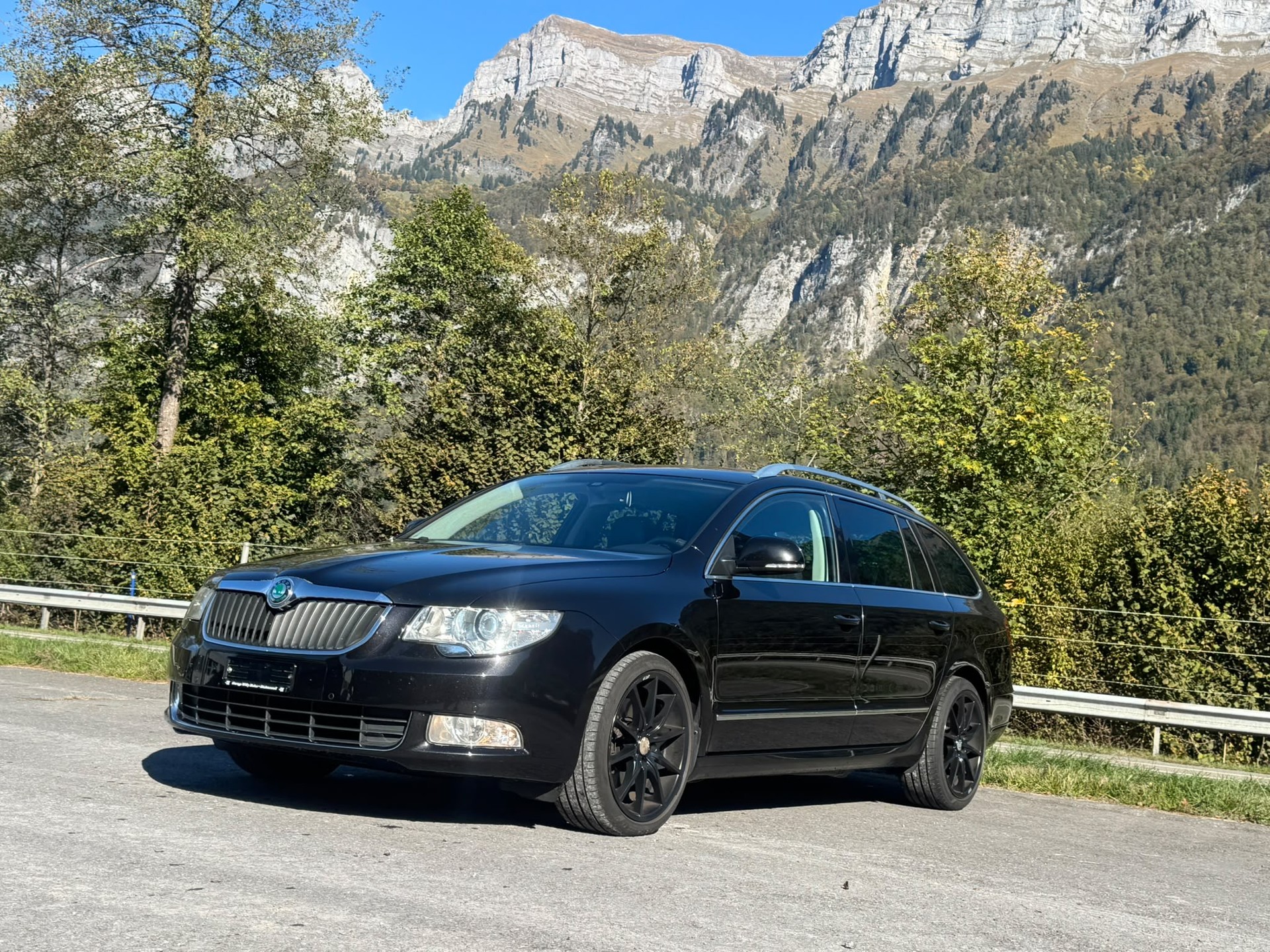 SKODA Superb Combi 2.0 TDi Elegance DSG-image-3