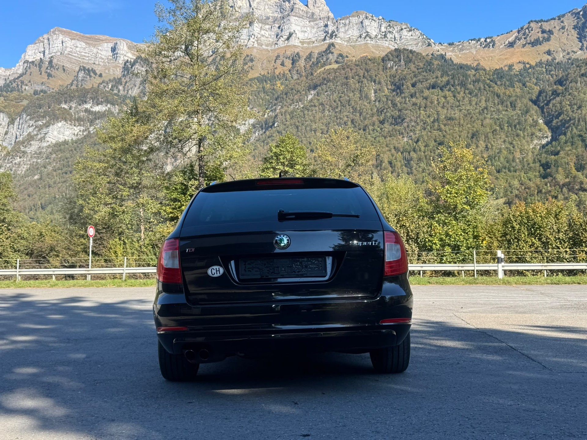SKODA Superb Combi 2.0 TDi Elegance DSG-image-2