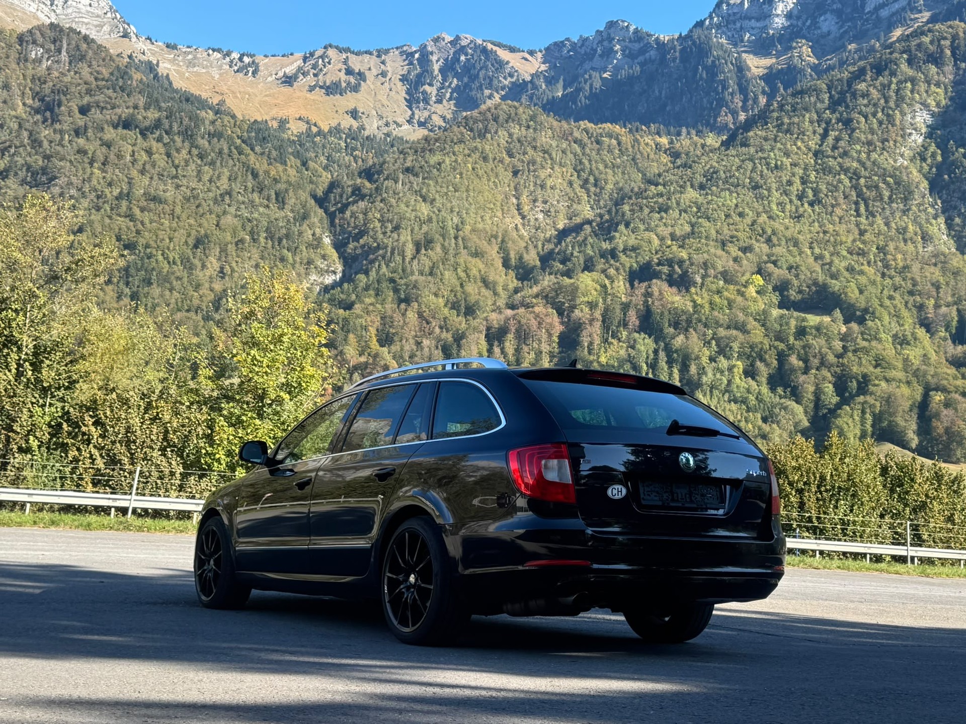SKODA Superb Combi 2.0 TDi Elegance DSG-image-6