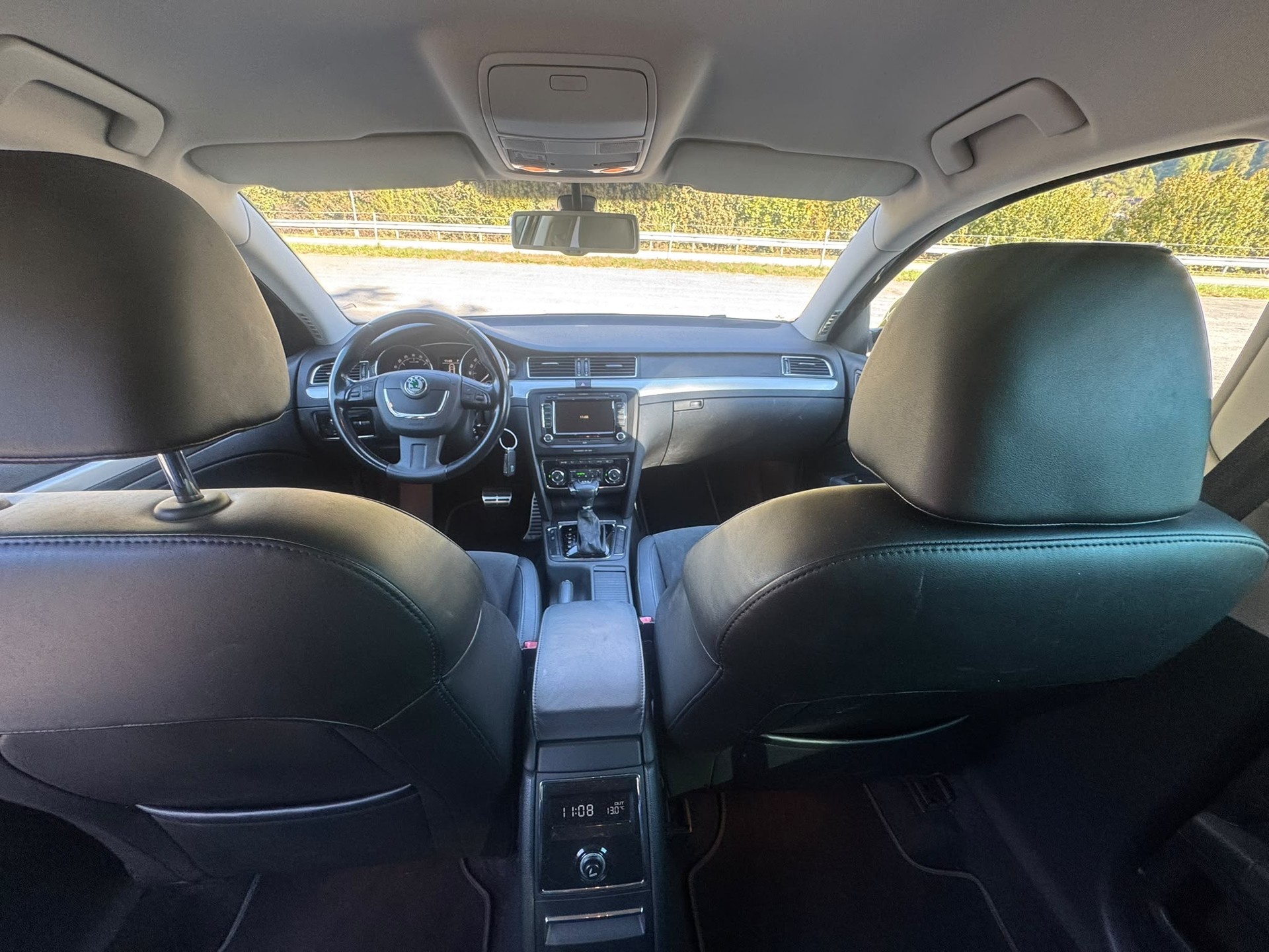 SKODA Superb Combi 2.0 TDi Elegance DSG-image-4