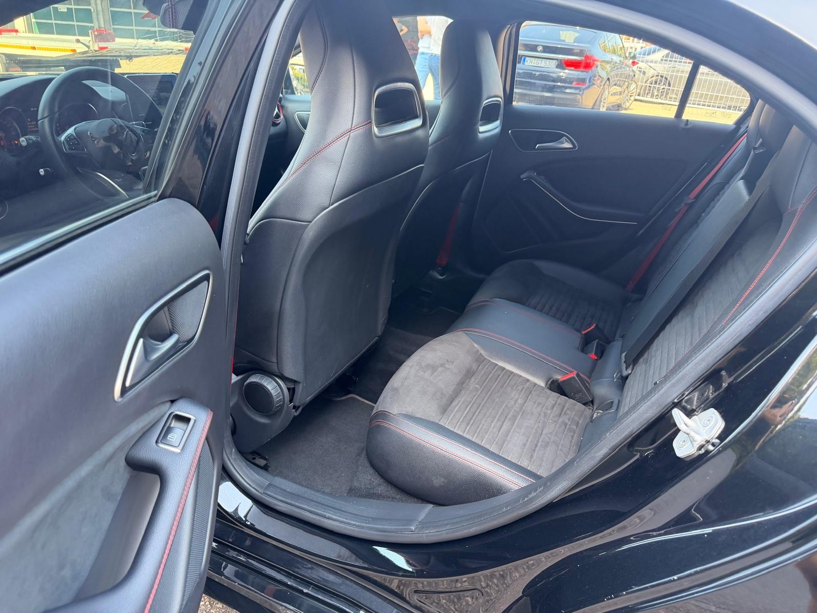 MERCEDES-BENZ A 250 Sport 4Matic 7G-DCT-image-9