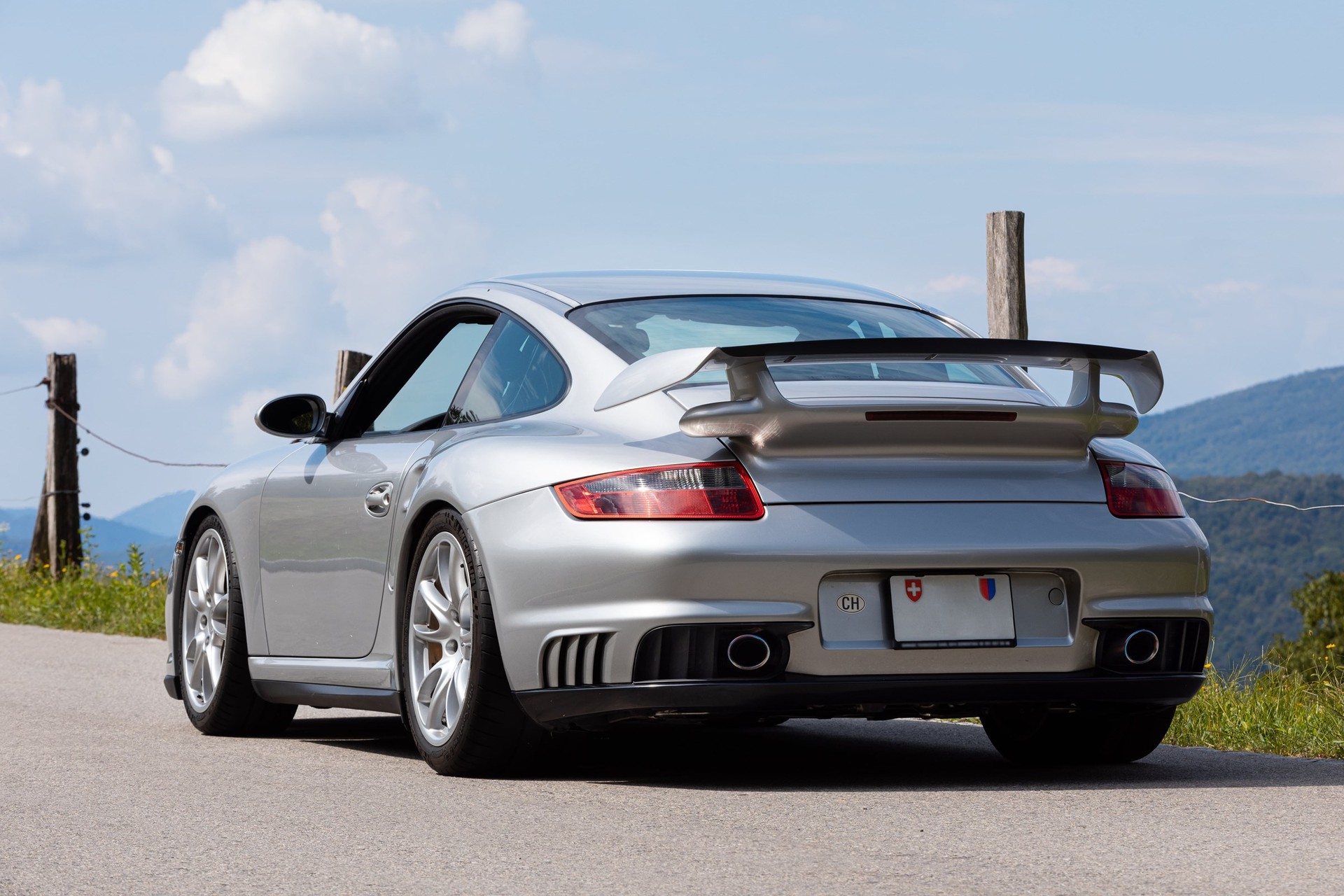 PORSCHE 911 GT2-image-1