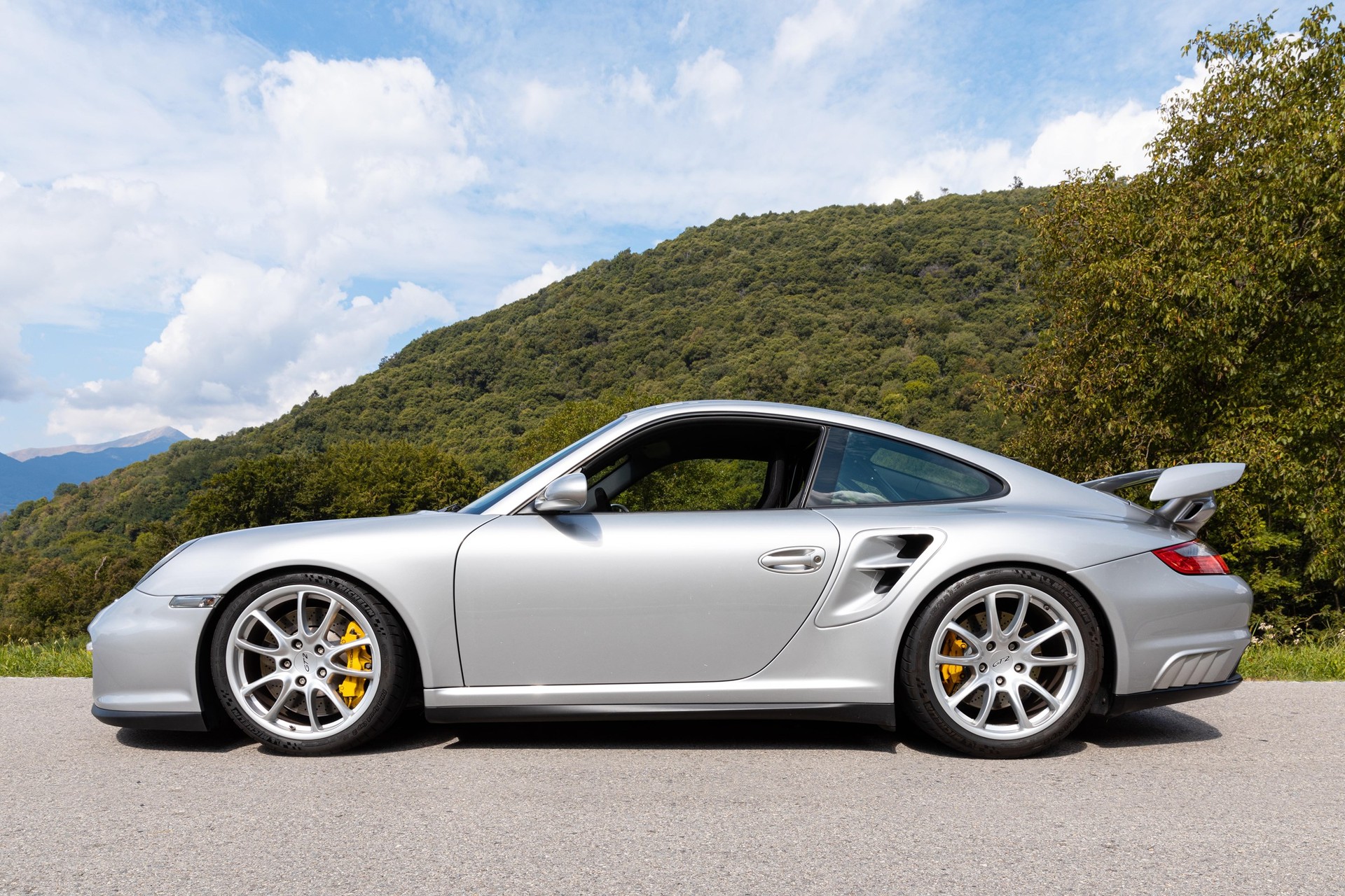 PORSCHE 911 GT2-image-8