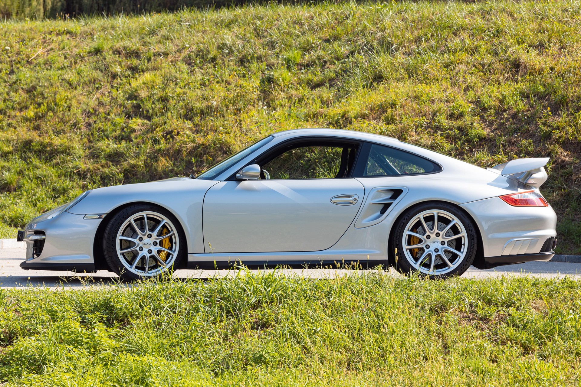 PORSCHE 911 GT2-image-14