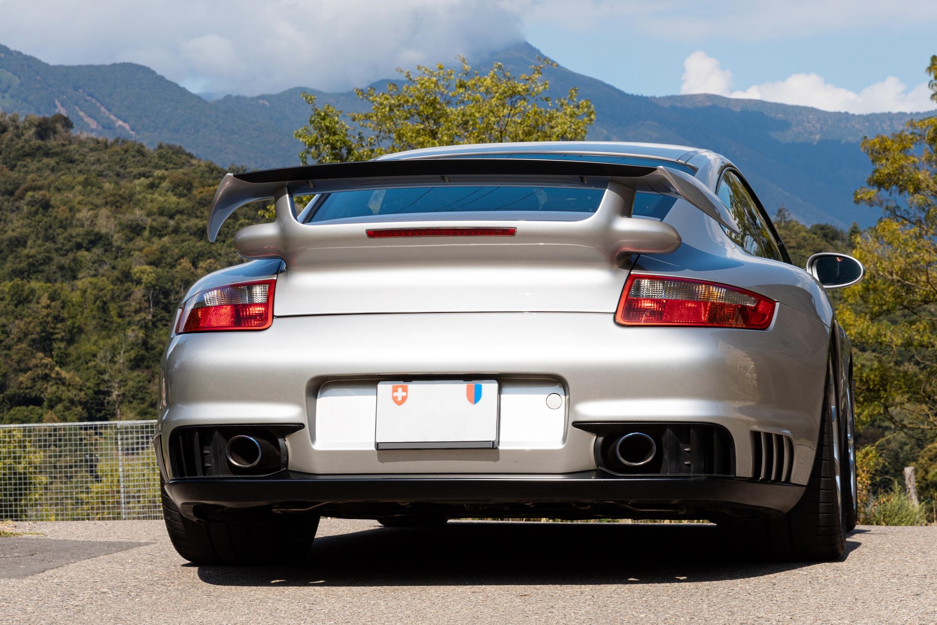PORSCHE 911 GT2-image-13