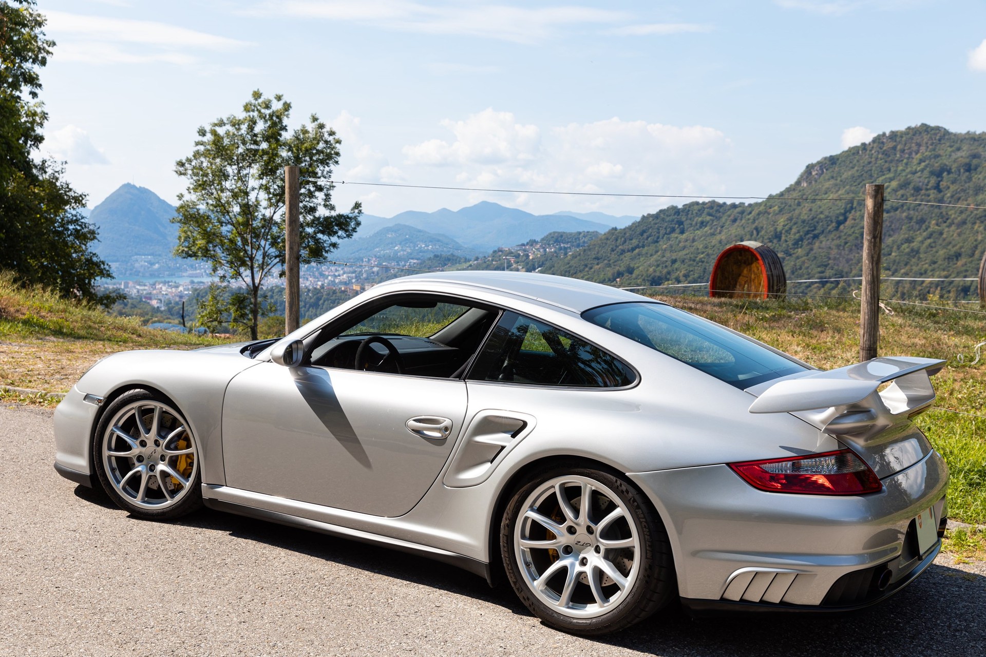PORSCHE 911 GT2-image-2