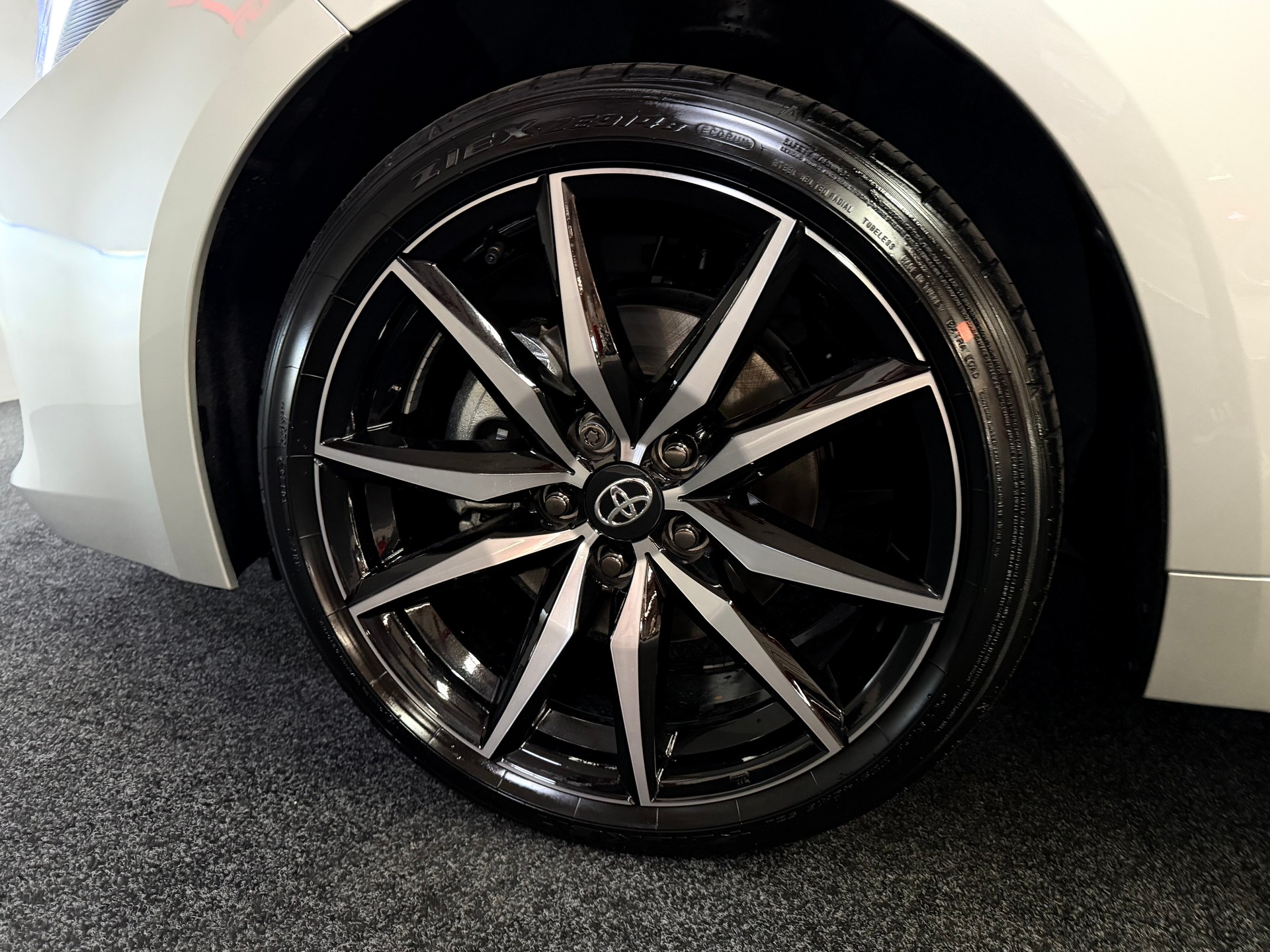 TOYOTA Corolla Touring Sports 2.0 HSD GR Sport e-CVT-image-13