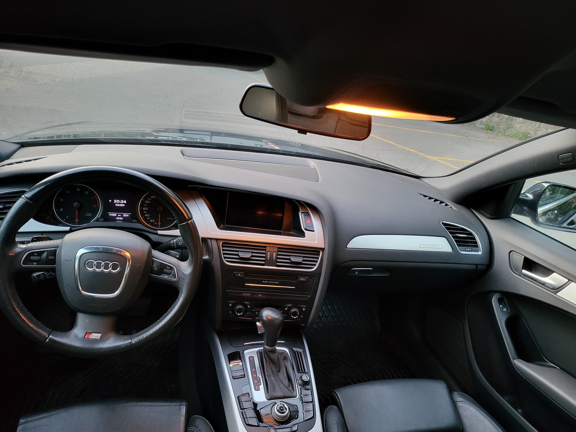 AUDI A4 Avant 2.0 TFSI quattro S-tronic-image-6