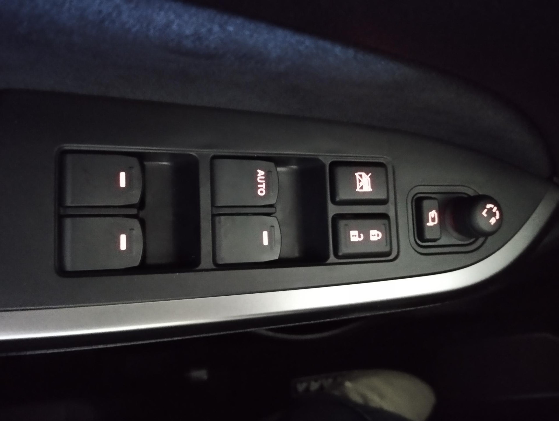 SUZUKI Vitara 1.5 Hybrid Piz Sulai Top 4x4 AGS-image-19