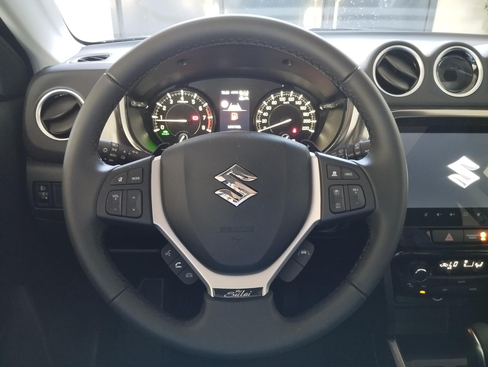 SUZUKI Vitara 1.5 Hybrid Piz Sulai Top 4x4 AGS-image-15