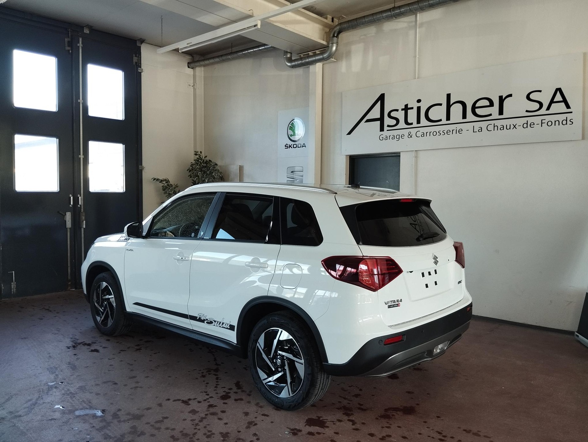 SUZUKI Vitara 1.5 Hybrid Piz Sulai Top 4x4 AGS-image-3