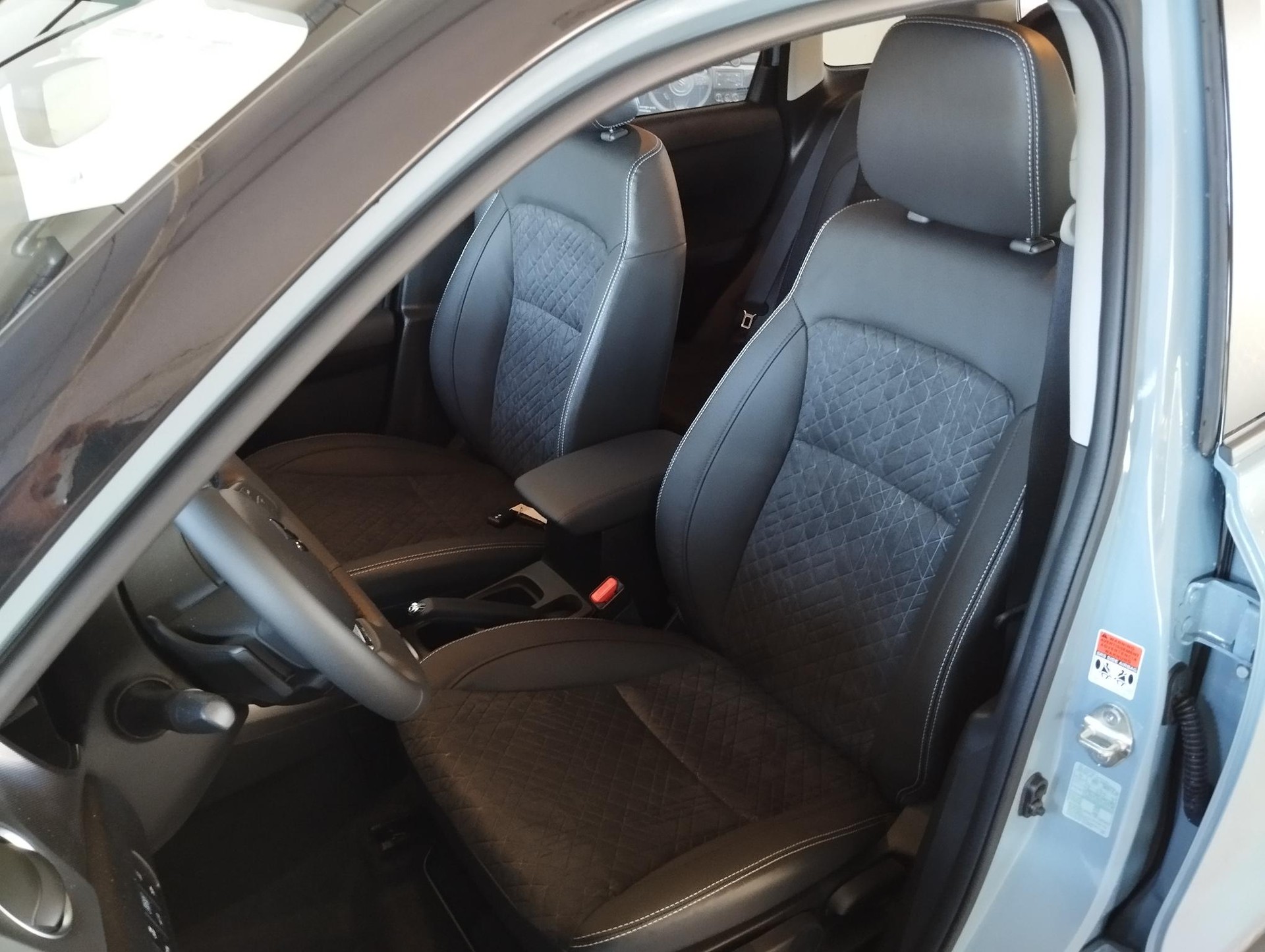 SUZUKI Vitara 1.5 Hybrid Piz Sulai Top 4x4 AGS-image-12