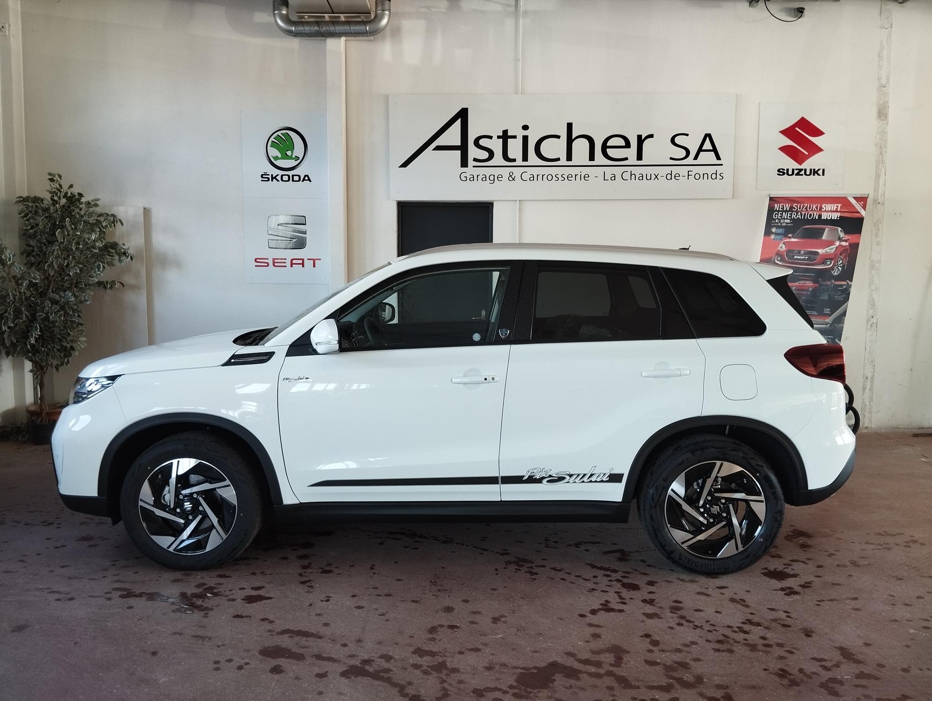 SUZUKI Vitara 1.5 Hybrid Piz Sulai Top 4x4 AGS-image-2