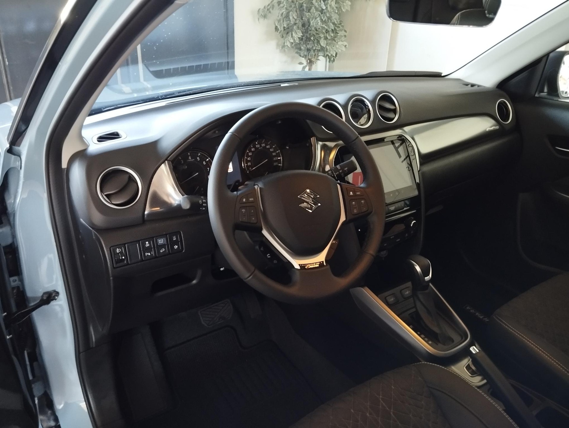 SUZUKI Vitara 1.5 Hybrid Piz Sulai Top 4x4 AGS-image-11