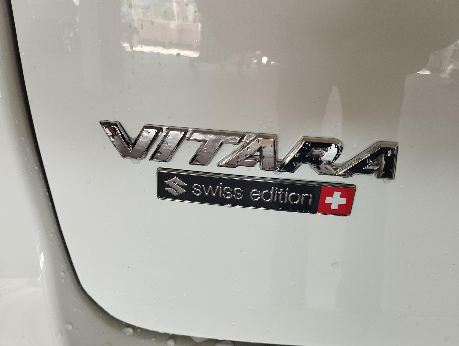 SUZUKI Vitara 1.5 Hybrid Piz Sulai Top 4x4 AGS-image-5