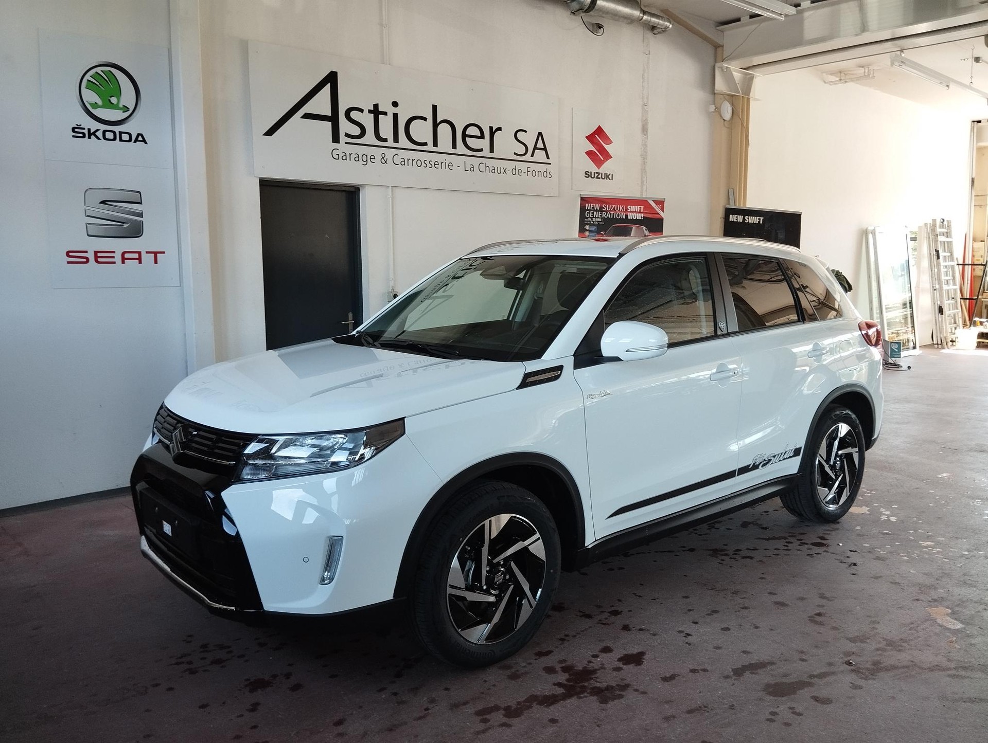SUZUKI Vitara 1.5 Hybrid Piz Sulai Top 4x4 AGS-image-0