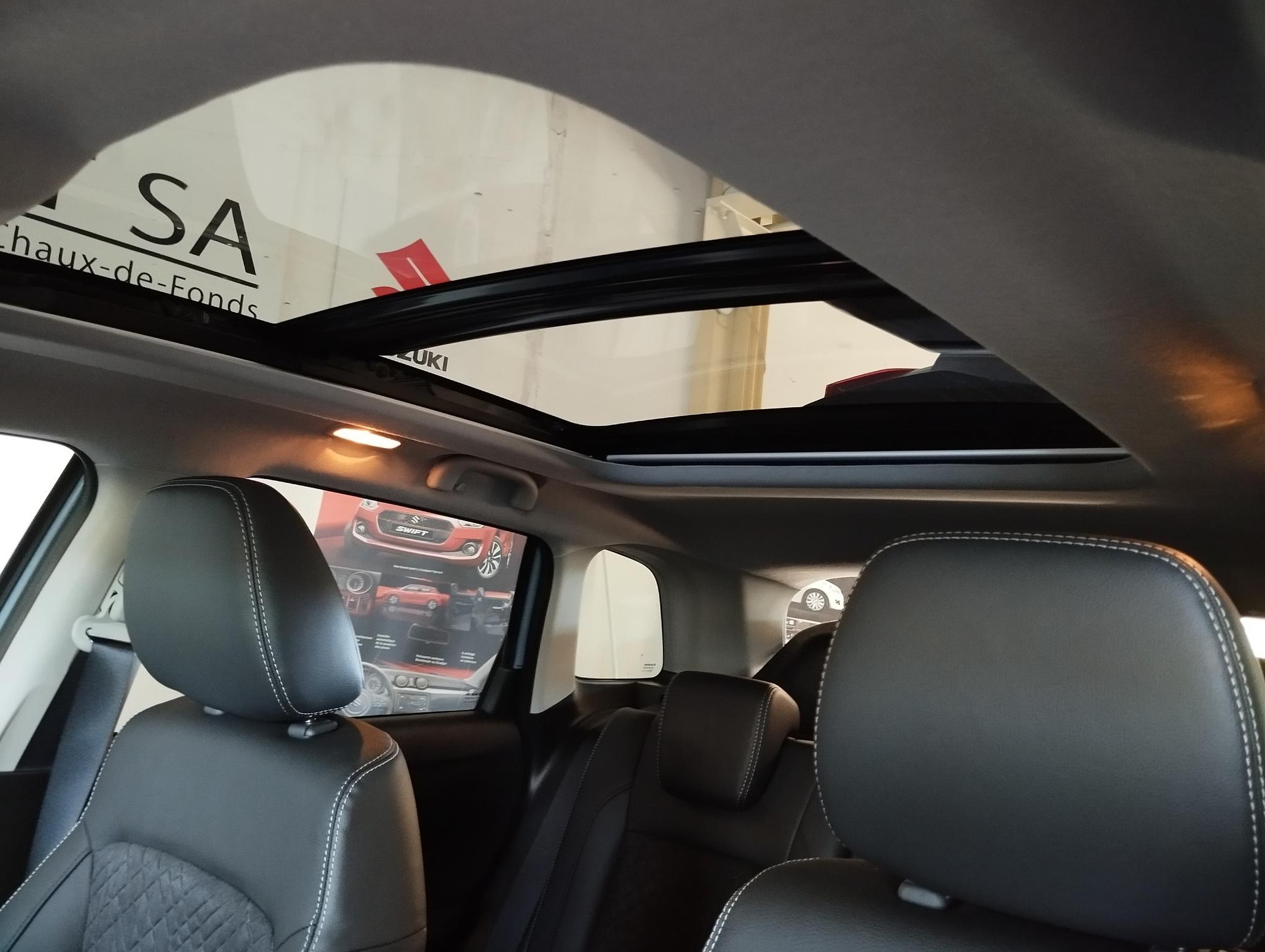 SUZUKI Vitara 1.5 Hybrid Piz Sulai Top 4x4 AGS-image-13