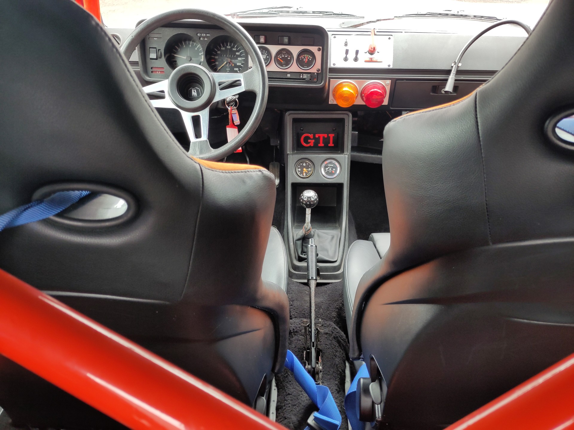 VW Golf 1800 GTI-image-6