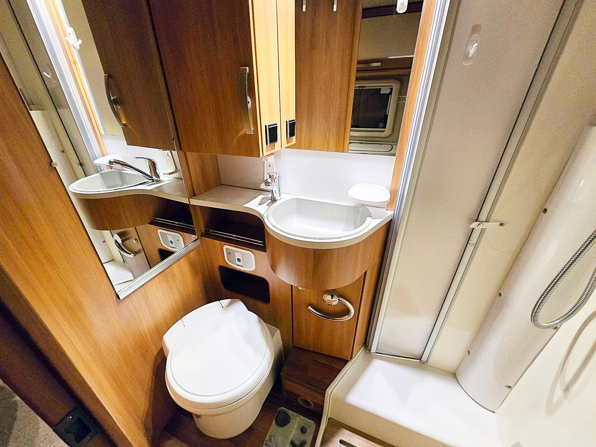 HYMER EXIS-I EX 688 2,3 DIESEL FIAT DUCATO MJ 130-image-13
